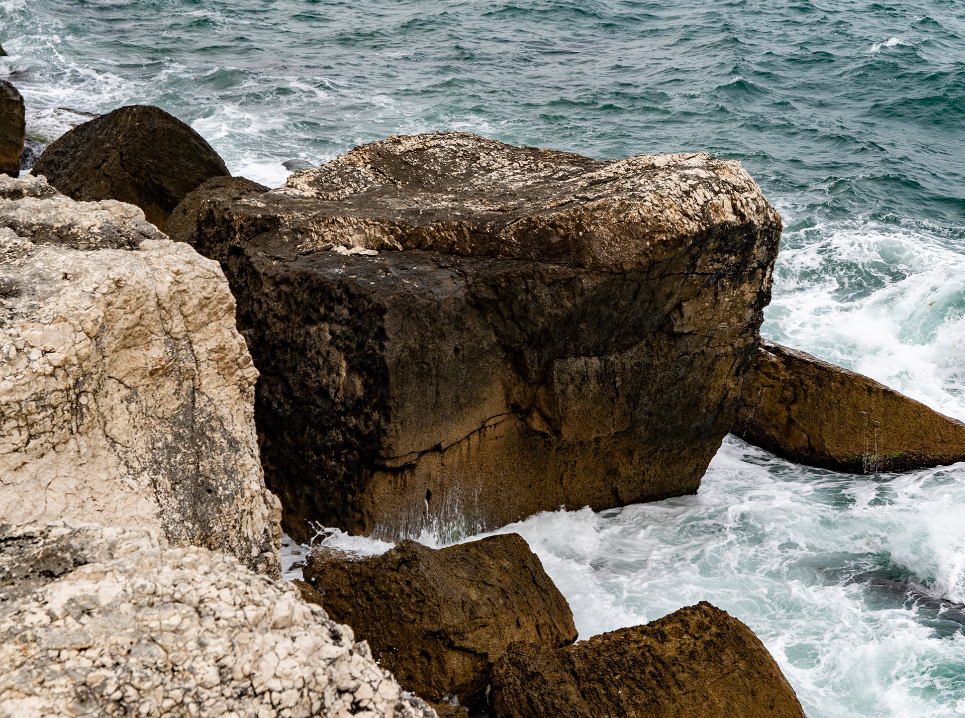 Sahilköy basalt columns: view