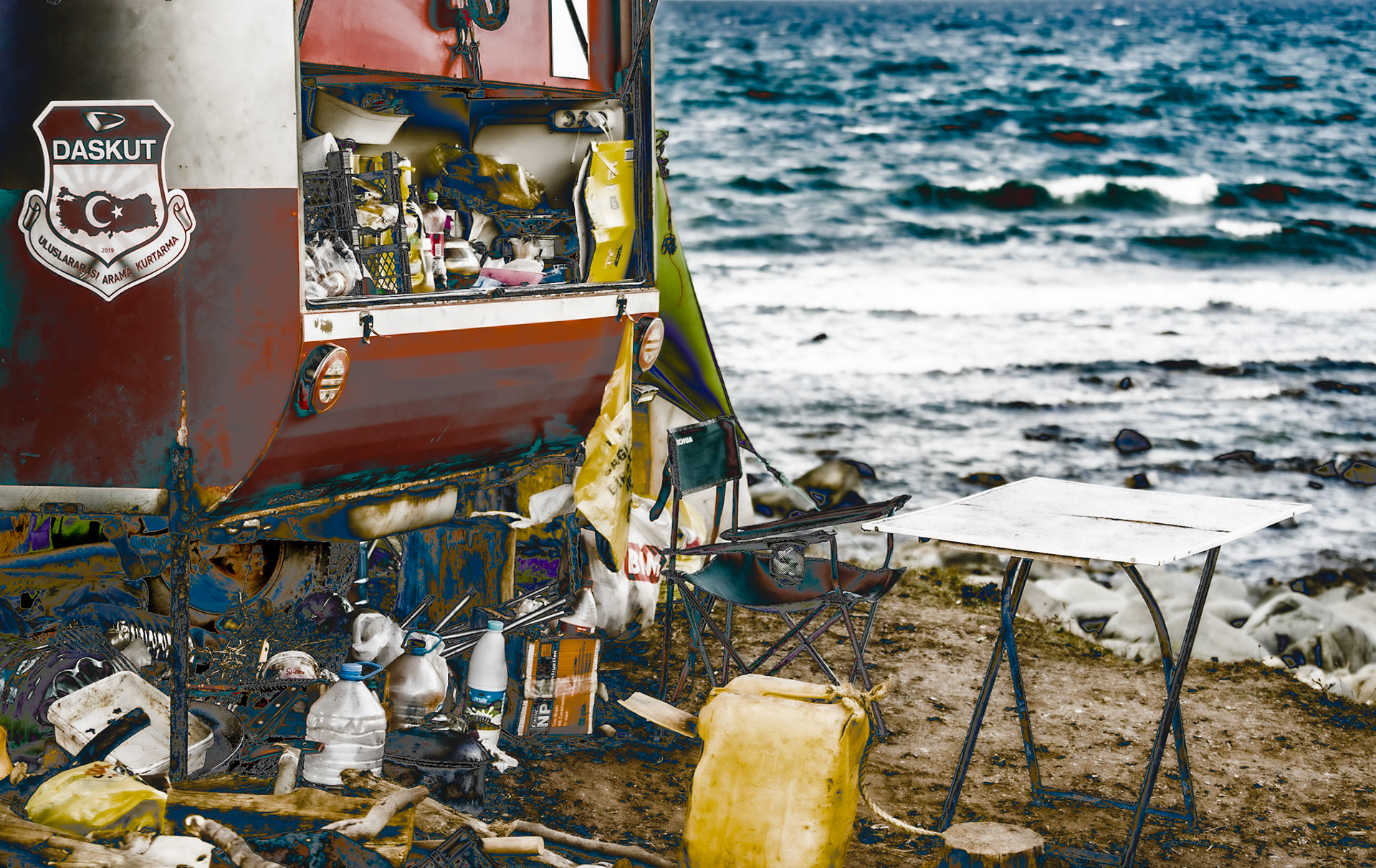 between Kurna quarry and the English Houses: camper van on Orta stone beach