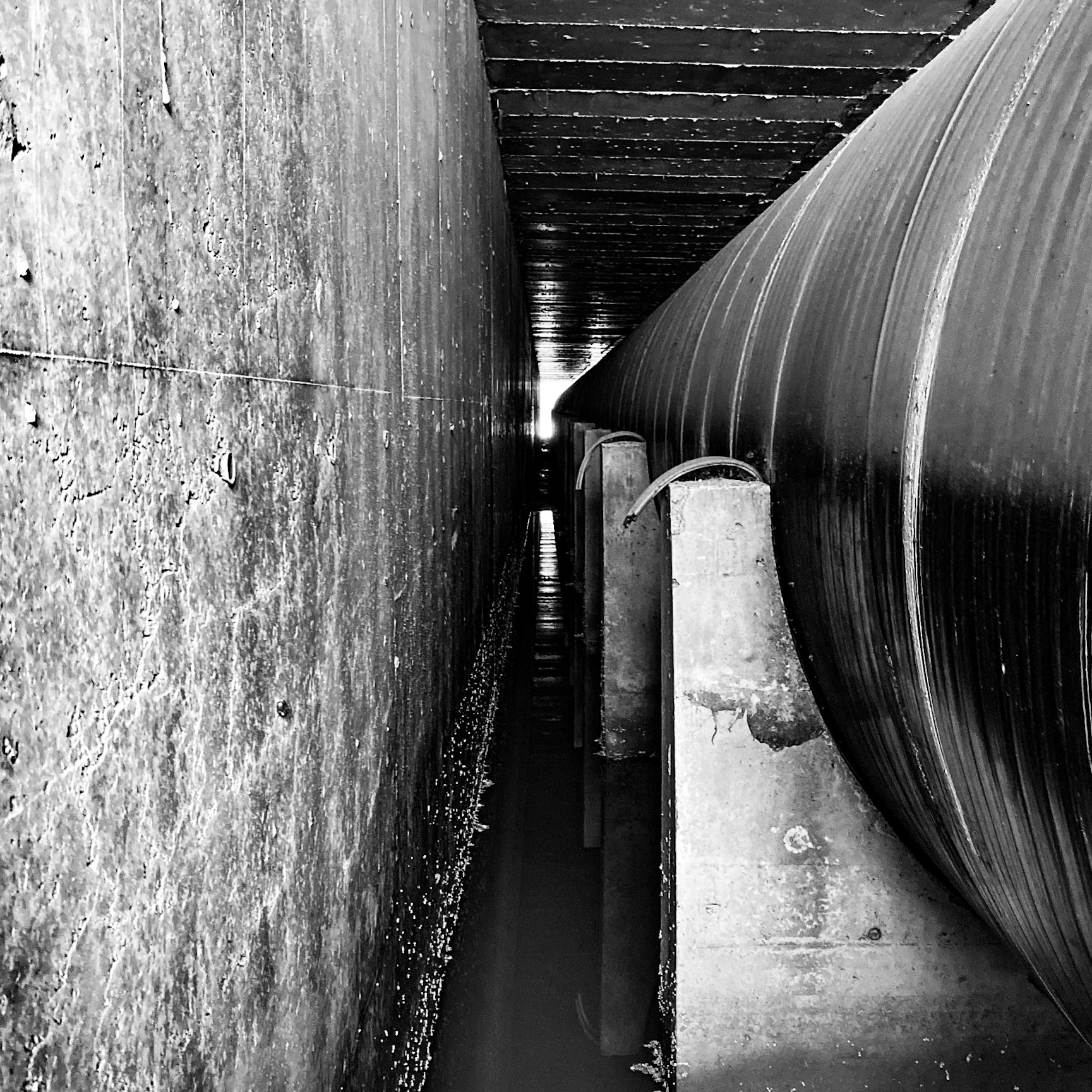between Sırapınar and Kanlı forest: outside a water-pipe