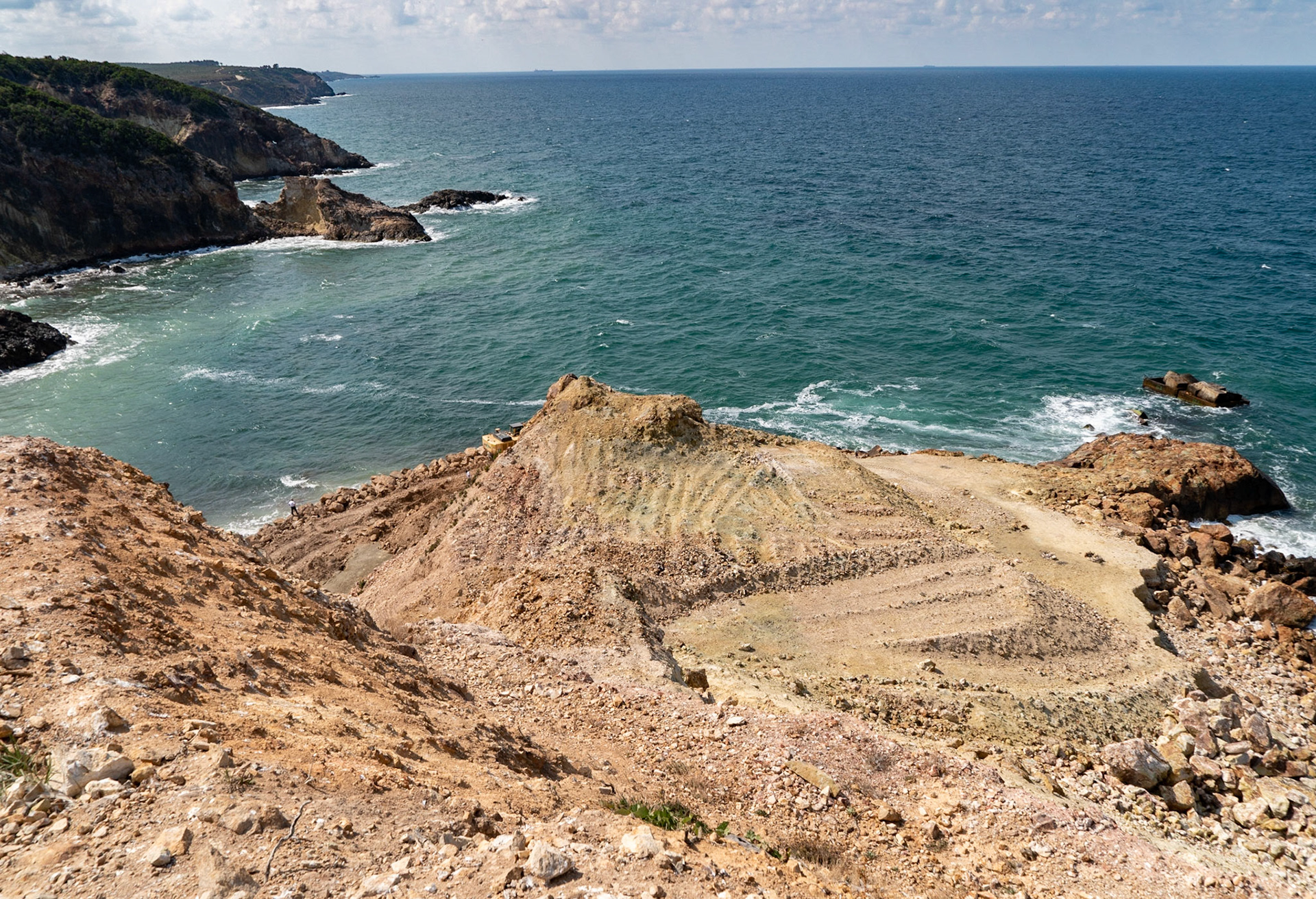 Kurna abandoned quarry: view northwest
