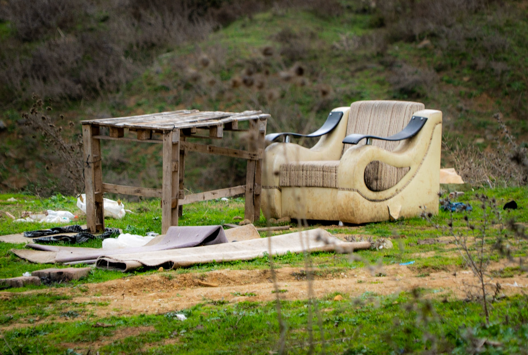 Adadaǧ hills: table and armchair
