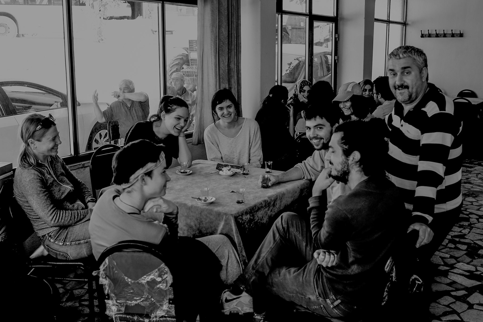 Yeniköy tea-house: ritual pre-set-off tea
