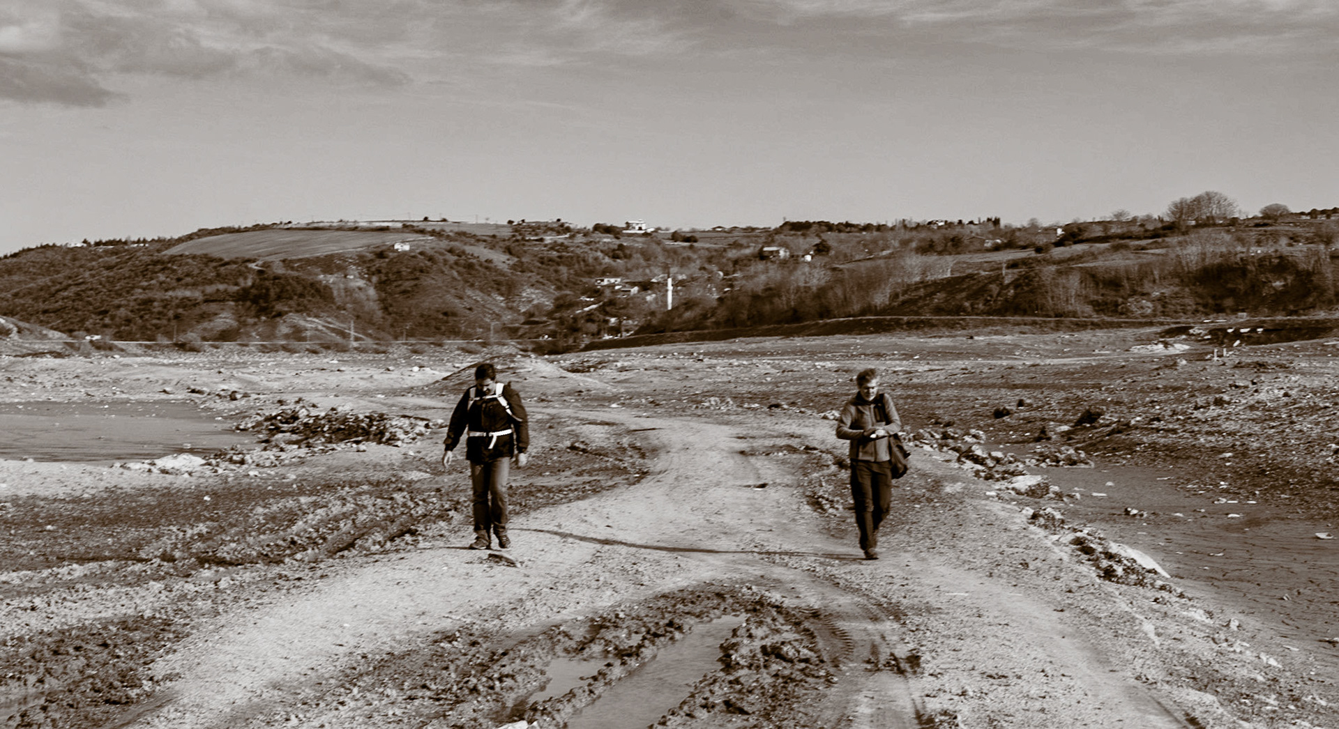 Şamlar: walking in the almost-dry Sazlıdere reservoir bed south of the village