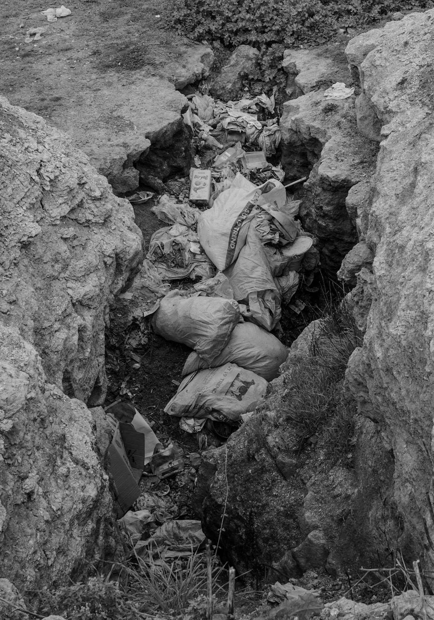 Haçımaşlı hill: a rubbish hole in the hamlet southwest of the hill