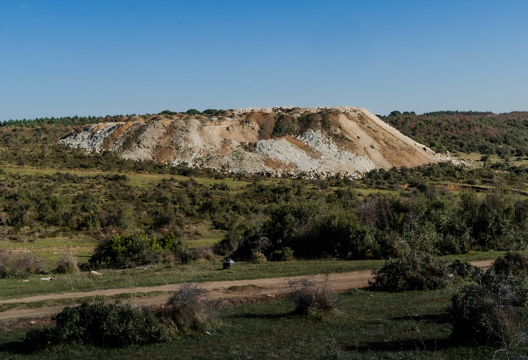 Haçımaşlı hill: rubble dump (presumably for unwanted stone from nearby motorway construction)