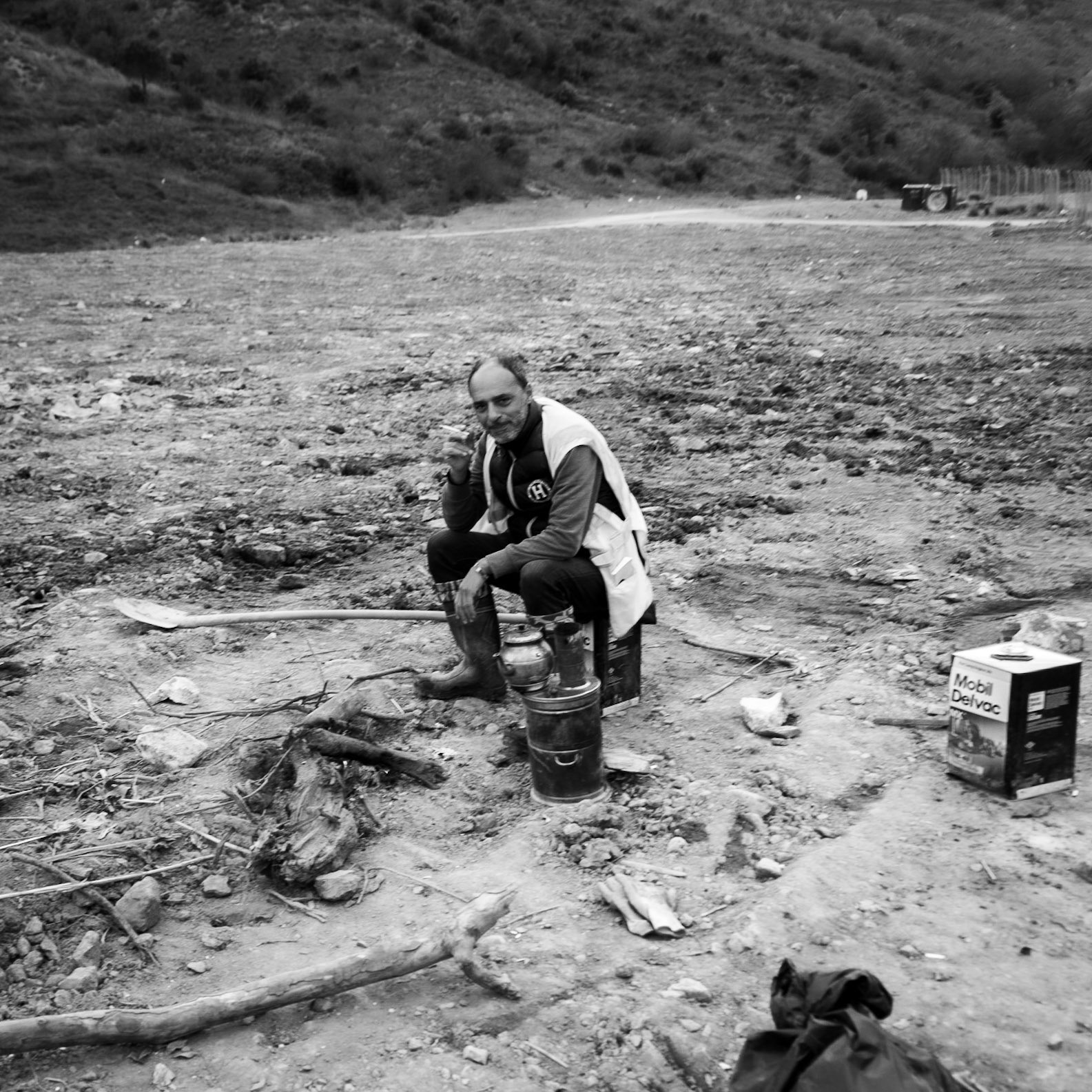 between Paşaköy dam and Paşaköy: a friendly İSKİ worker