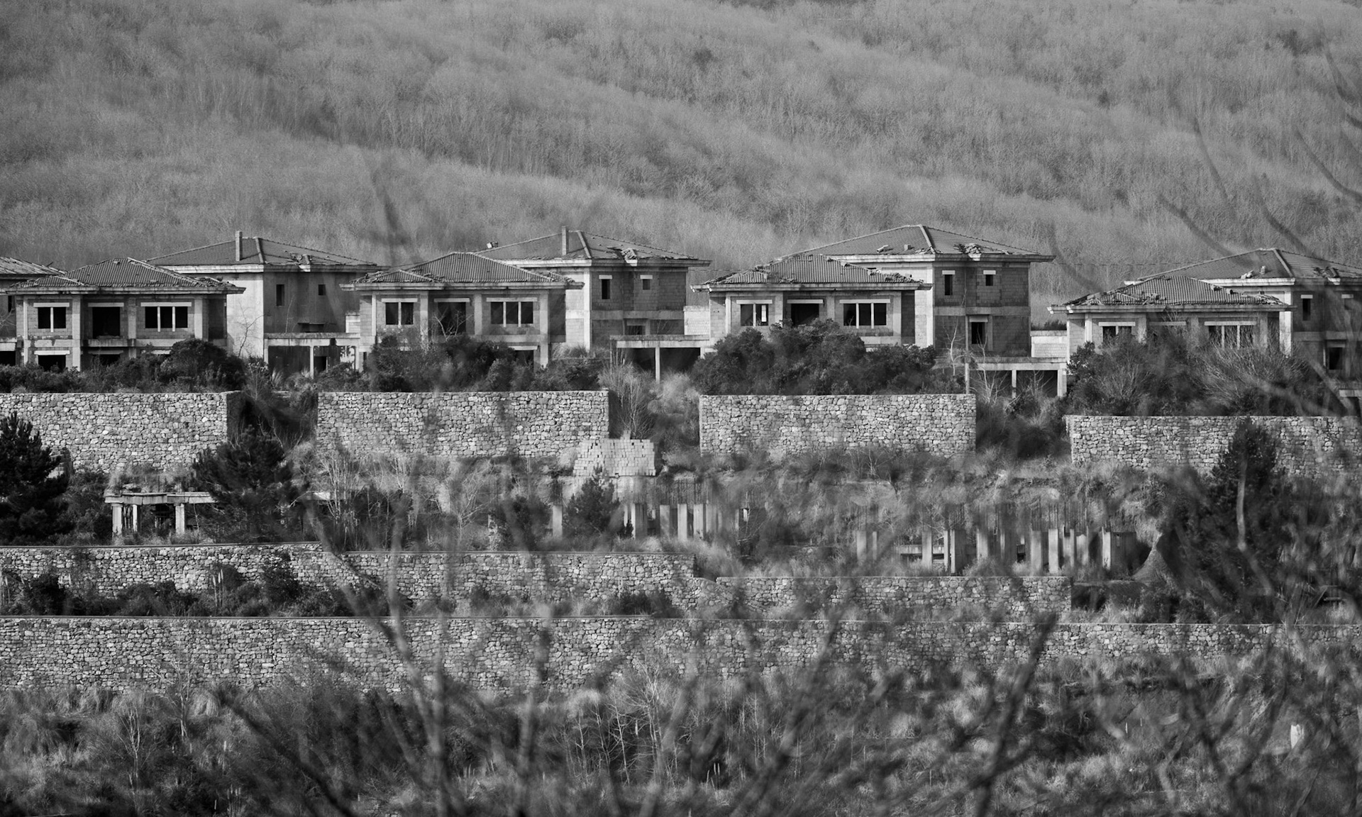 Mahmut Şevket Paşa north-western hill: view of an abandoned estate