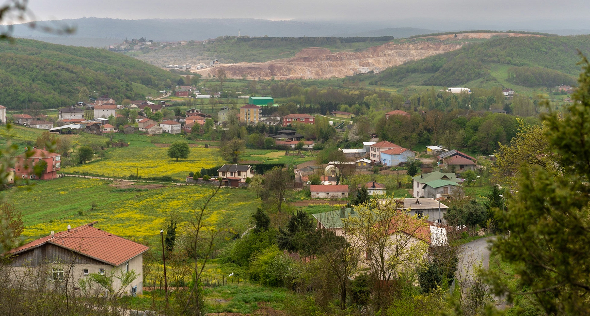 İshaklıköy: view towards İshaklıköy quarry
