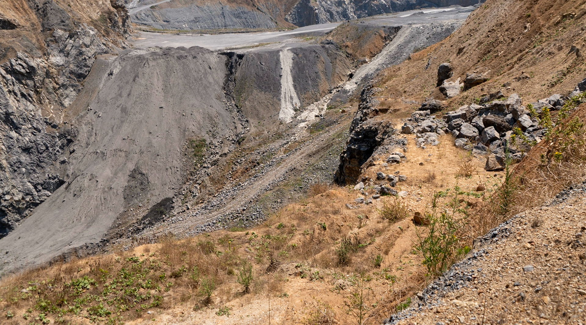Cebeci: southern opencast mines - gravel slope