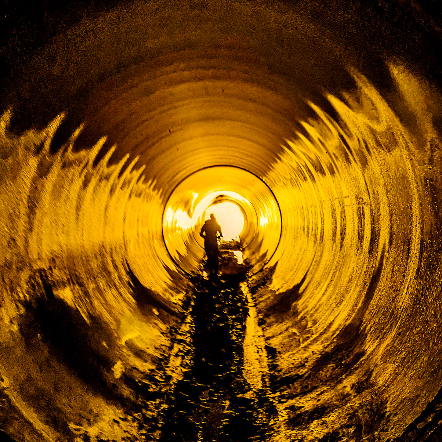 between Sırapınar and Kanlı forest: inside a water-pipe