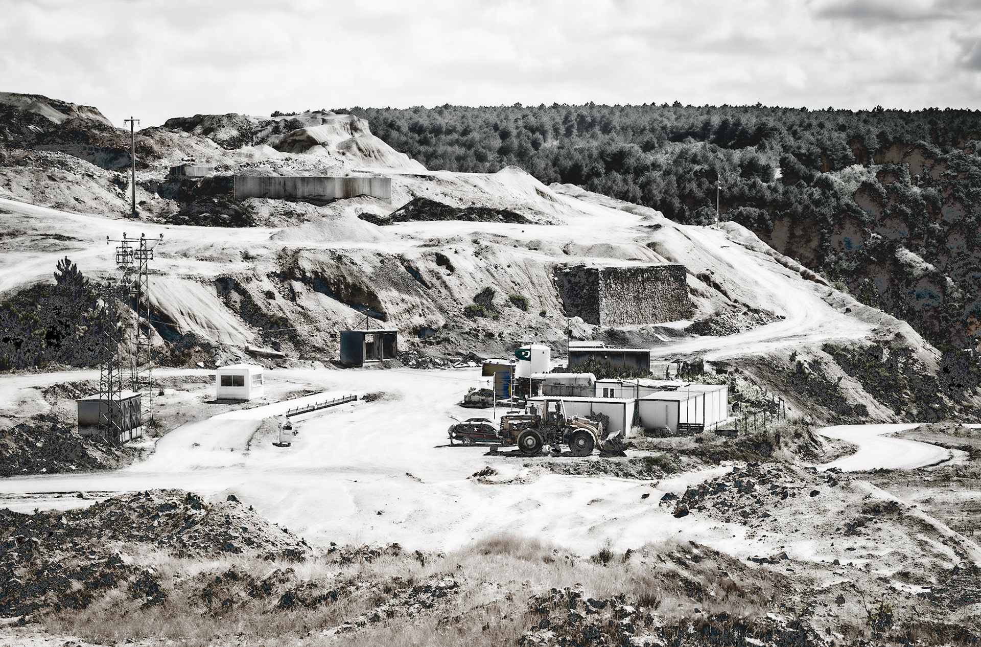 Kurna quarry: trucks and mineworkings