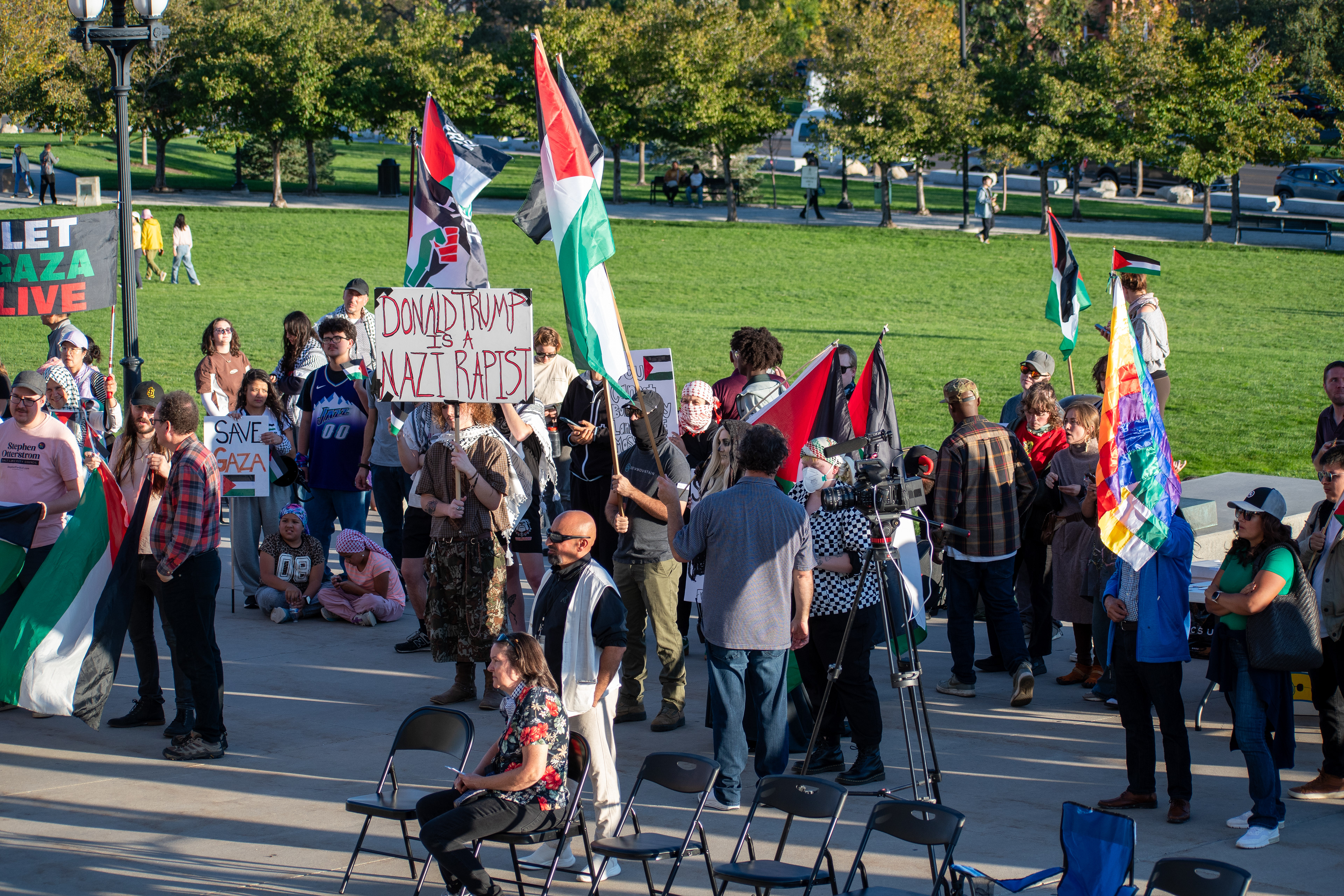 October 10, 2025, Salt Lake City, Utah, USA: Pro-Palestine demonstrators gather in front of the Utah State Capitol during the Free Palestine Rally. Participants hold flags and signs as part of the public demonstration. (Credit Image: © Charles-McClintock Wilson/ZUMA Press Wire)