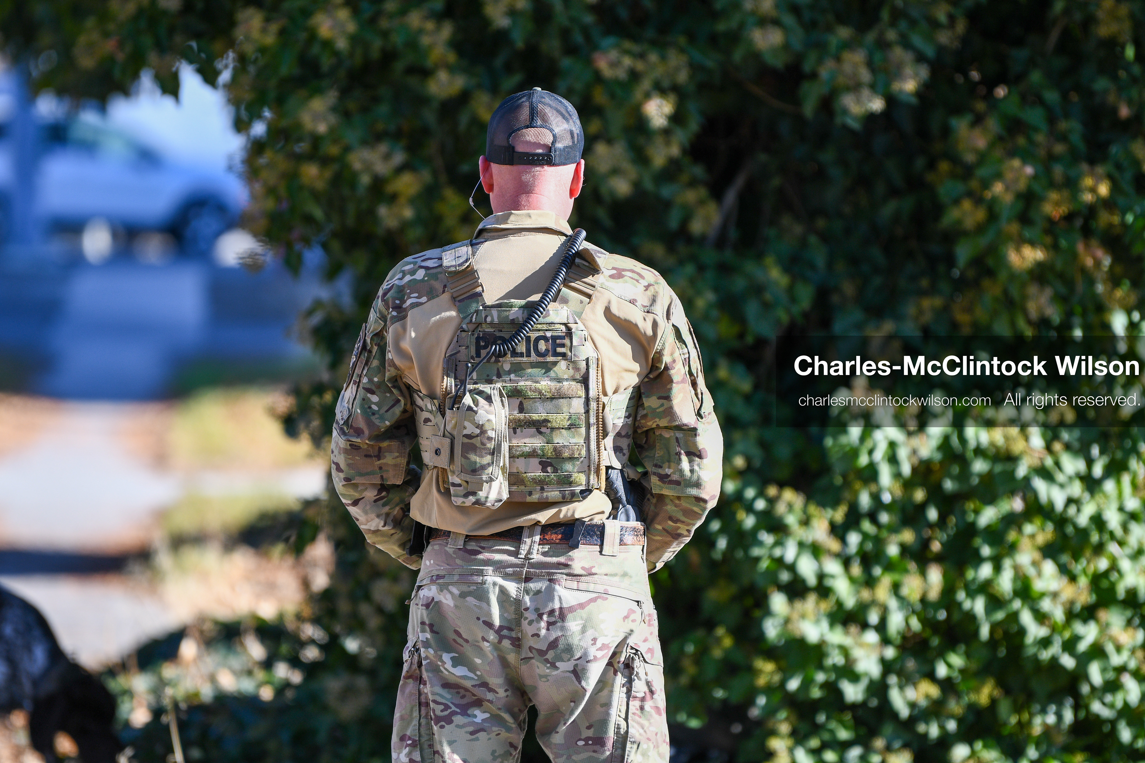 PROVO, UTAH, USA – DECEMBER 11, 2025: Police officers investigate a suspicious package with a K‑9 unit near the Fourth District Court in Provo during the first in‑person court appearance of Tyler Robinson in the Charlie Kirk murder case. (Credit Image: © Charles‑McClintock Wilson/ZUMA Press Wire)