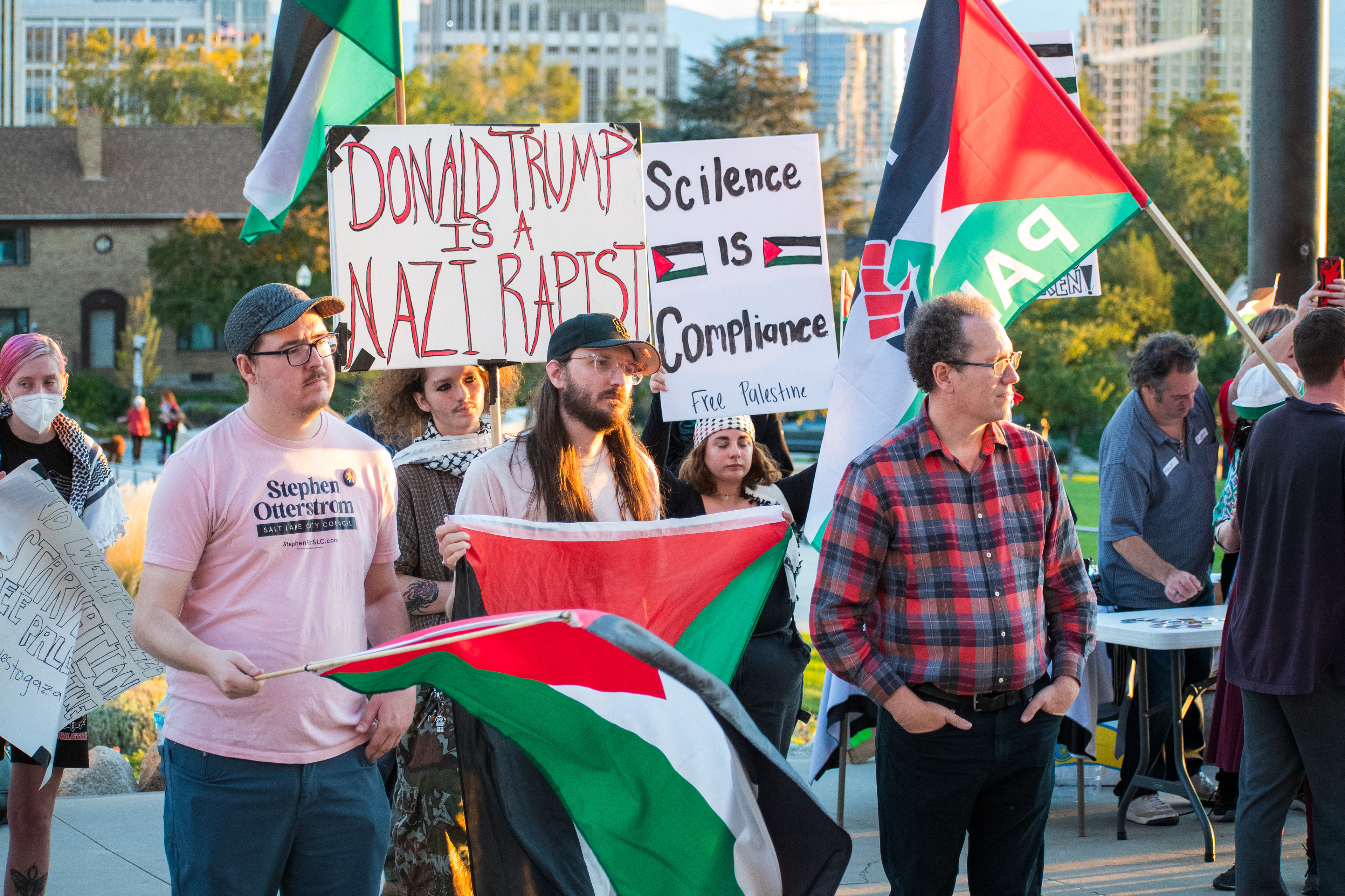 October 10, 2025, Salt Lake City, Utah, USA: Pro-Palestine demonstrators gather in front of the Utah State Capitol during the Free Palestine Rally. Participants hold flags and signs as part of the public demonstration. (Credit Image: © Charles-McClintock Wilson/ZUMA Press Wire)