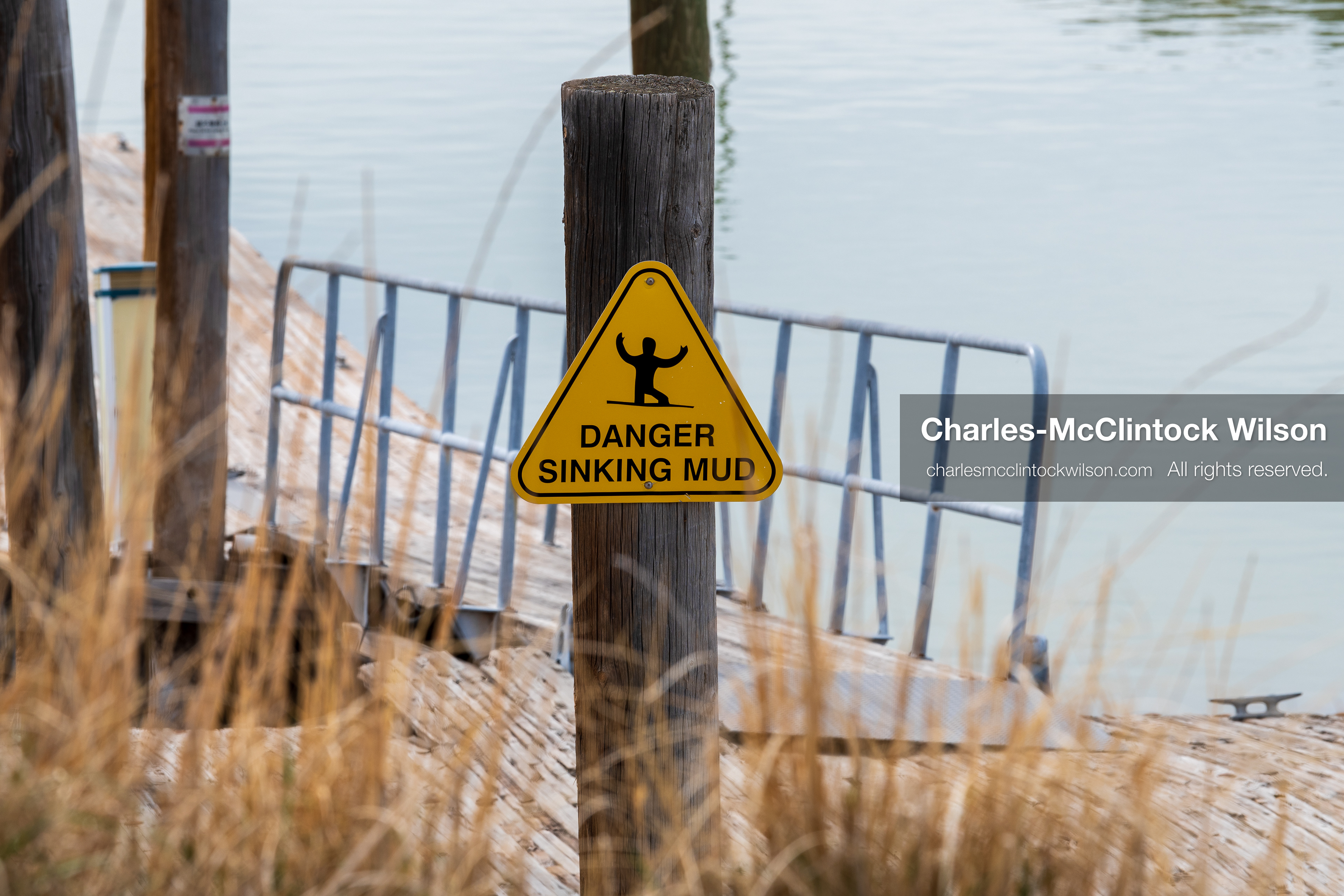 March 1, 2026, Great Salt Lake, Utah, USA: A warning sign reading “Danger Sinking Mud” stands near the shoreline of the Great Salt Lake as the region continues to experience historically low water levels. Reports from state officials and the Great Salt Lake Strike Team state that the lake remains in a serious adverse‑effects range, with elevations among the lowest recorded in more than one hundred years. The lake has drawn increased public attention as lawmakers consider large‑scale water projects and long‑term plans to address declining conditions. (Credit Image: © Charles‑McClintock Wilson/ZUMA Press Wire)
