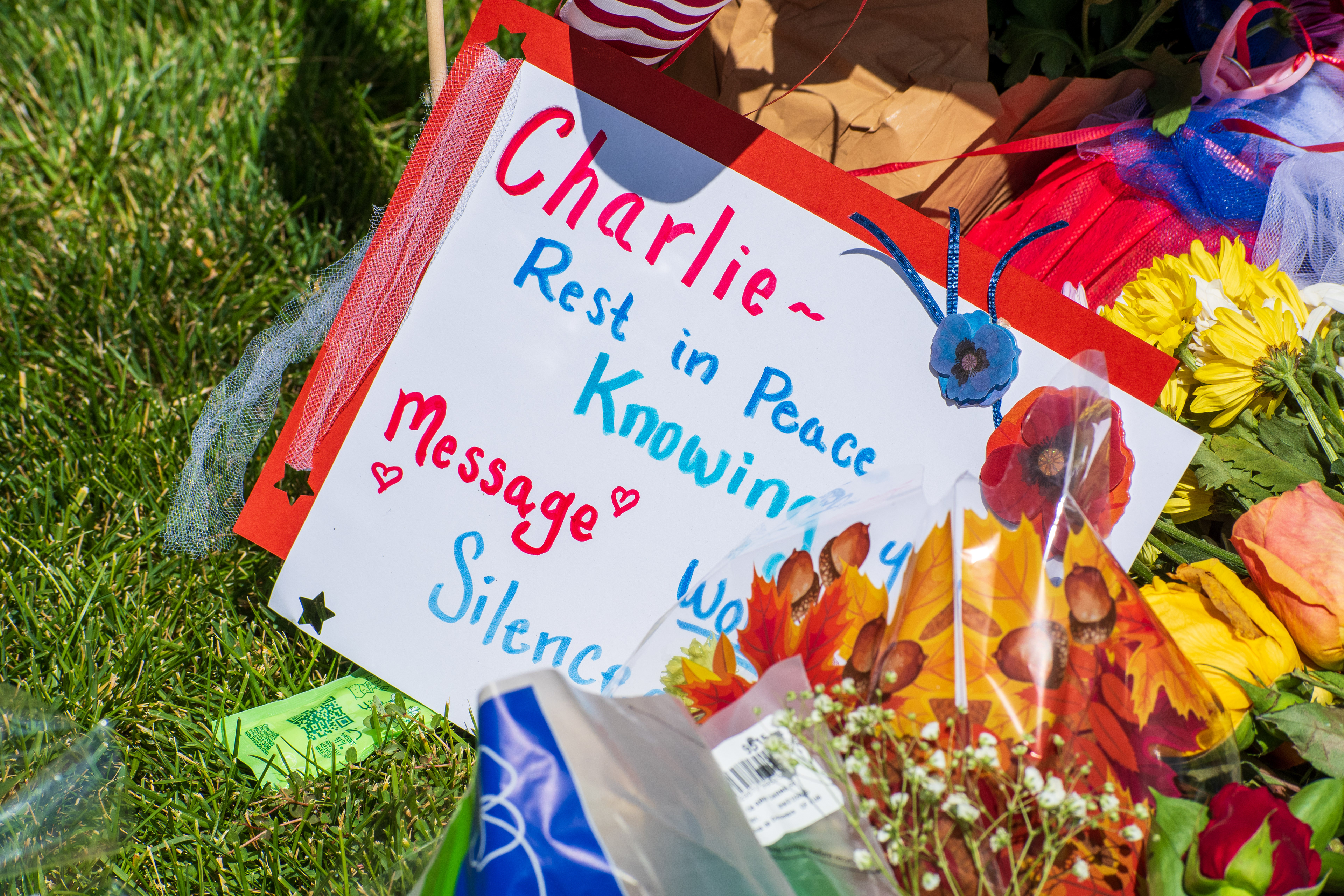 OREM, UTAH – SEPTEMBER 12, 2025: A handwritten sign reading “Rest in Peace Knowing Your Message Won’t Be Silenced” is placed among flowers and an American flag at a memorial site for Charlie Kirk near Utah Valley University. The tribute reflects a personal and patriotic gesture of remembrance. © Charles‑McClintock Wilson / ZUMA Press