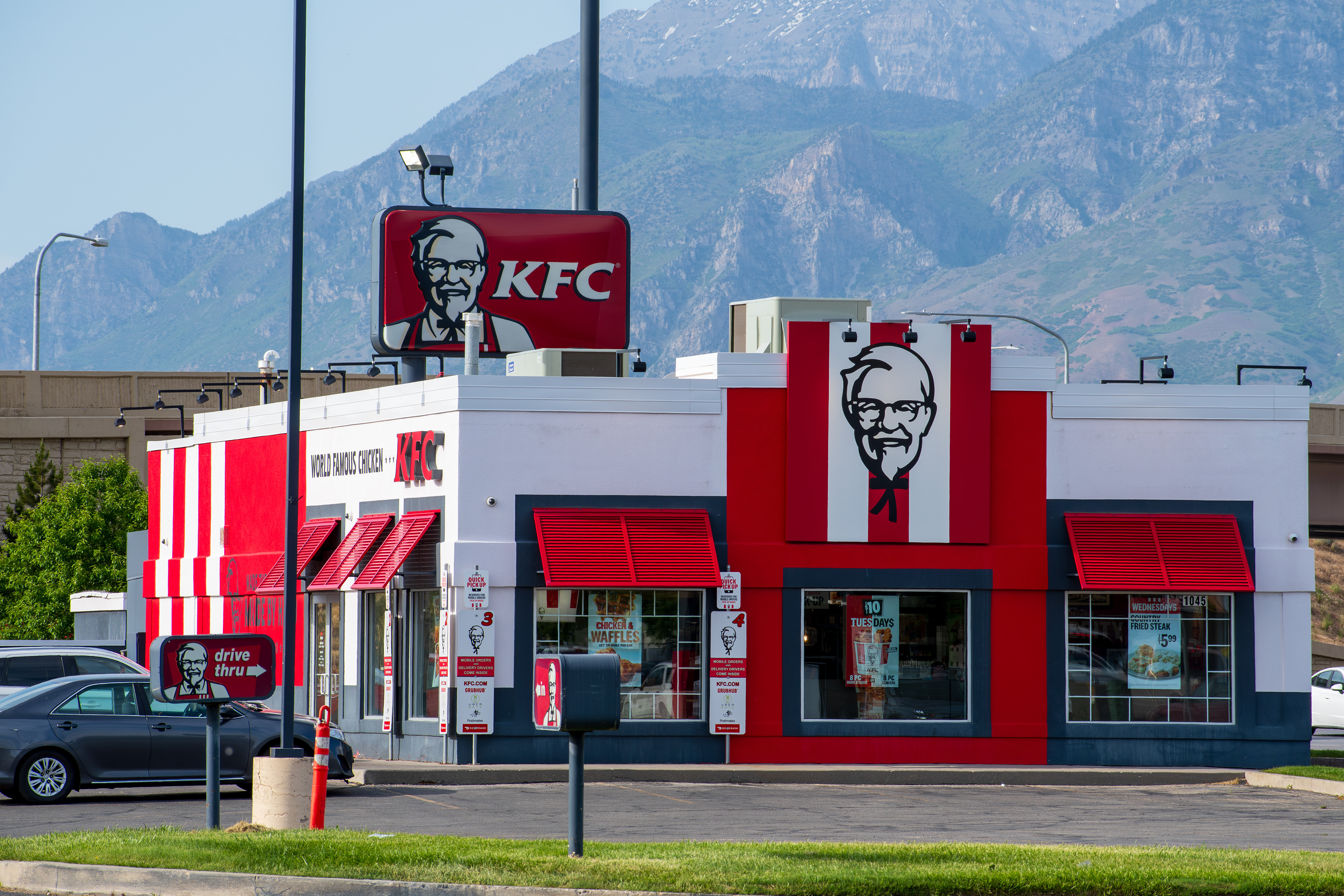 Spanish Fork, Utah, USA – May 28, 2025: The exterior of a Kentucky Fried Chicken (KFC) restaurant in Spanish Fork, Utah, showing the building’s recognizable branding and fast-food dining atmosphere.