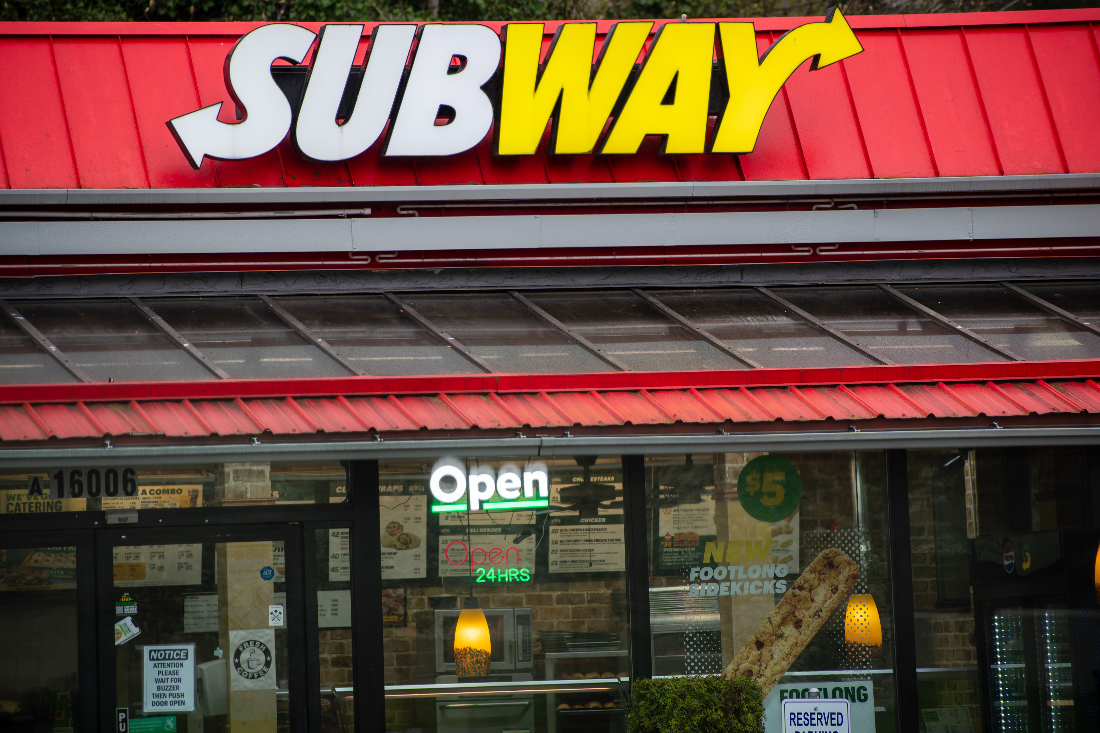 SEATAC, WA, USA - APR 7, 2025: A Subway restaurant in SeaTac, Washington. Subway is a US fast food franchise founded in 1965 in Bridgeport, Connecticut by 17-year-old Fred DeLuca and Dr. Peter Buck.