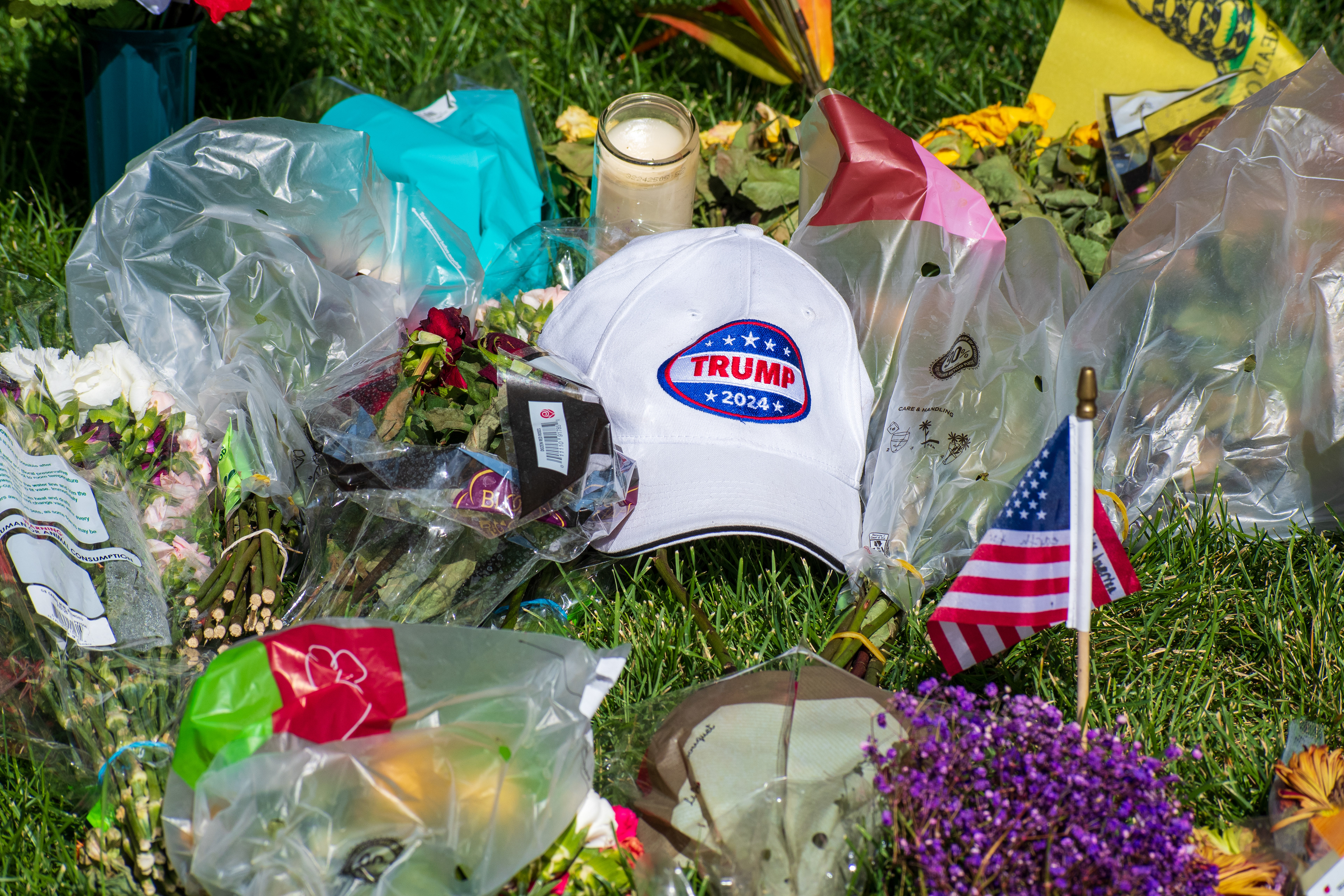 OREM, UTAH – SEPTEMBER 15, 2025: A memorial honoring Charlie Kirk is seen on the campus of Utah Valley University, featuring American flags, candles, flowers, and handwritten signs arranged around a large portrait. The tribute appeared days after Kirk’s final public event at the university. © Charles‑McClintock Wilson / ZUMA Press