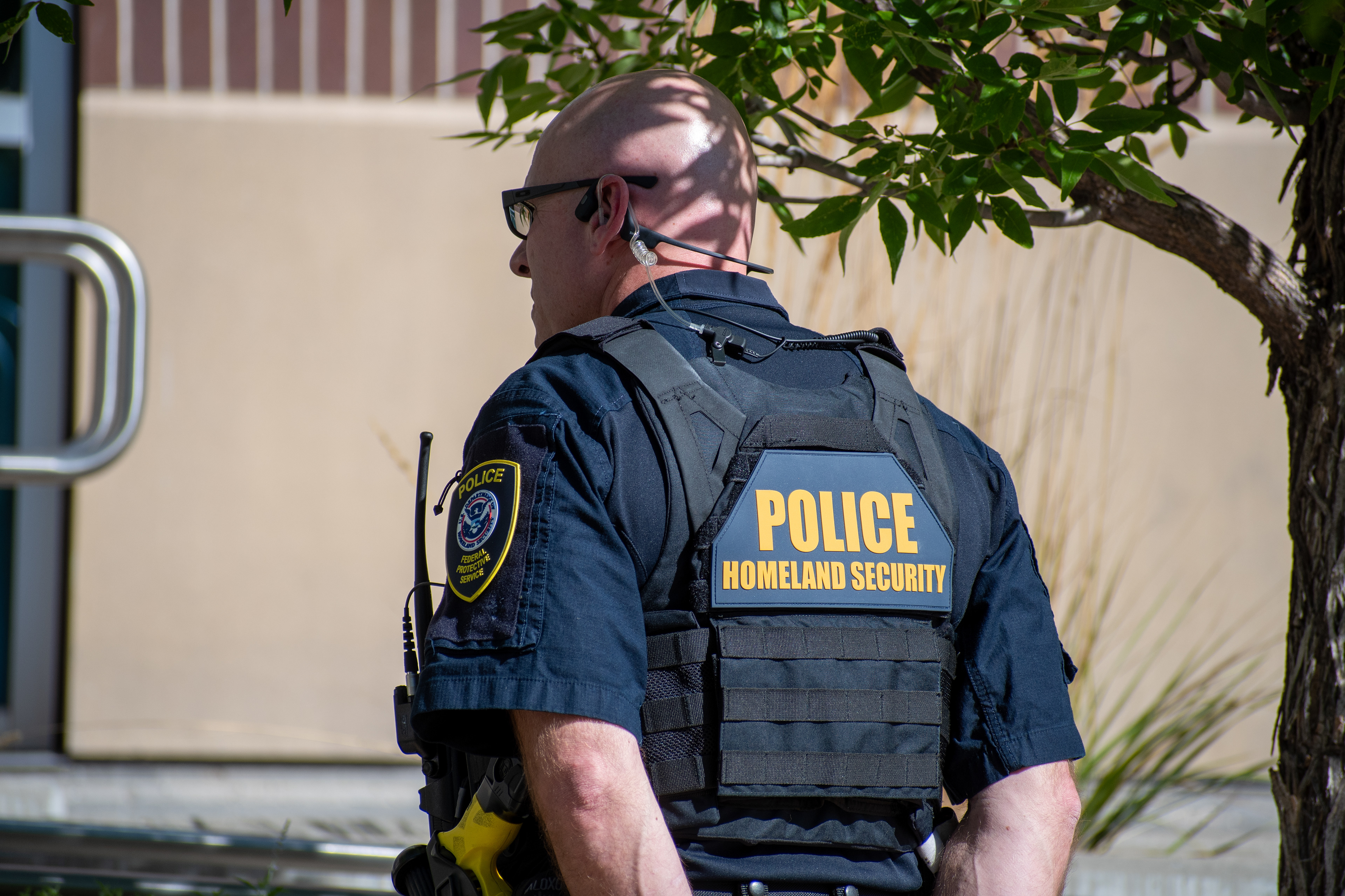  September 15, 2025 – Provo, Utah, United States: A Homeland Security police officer is seen outside the Utah Valley Convention Center during a Department of Homeland Security career expo focused on recruiting law enforcement and security personnel. Photograph by Charles‑McClintock Wilson / ZUMA Press Wire