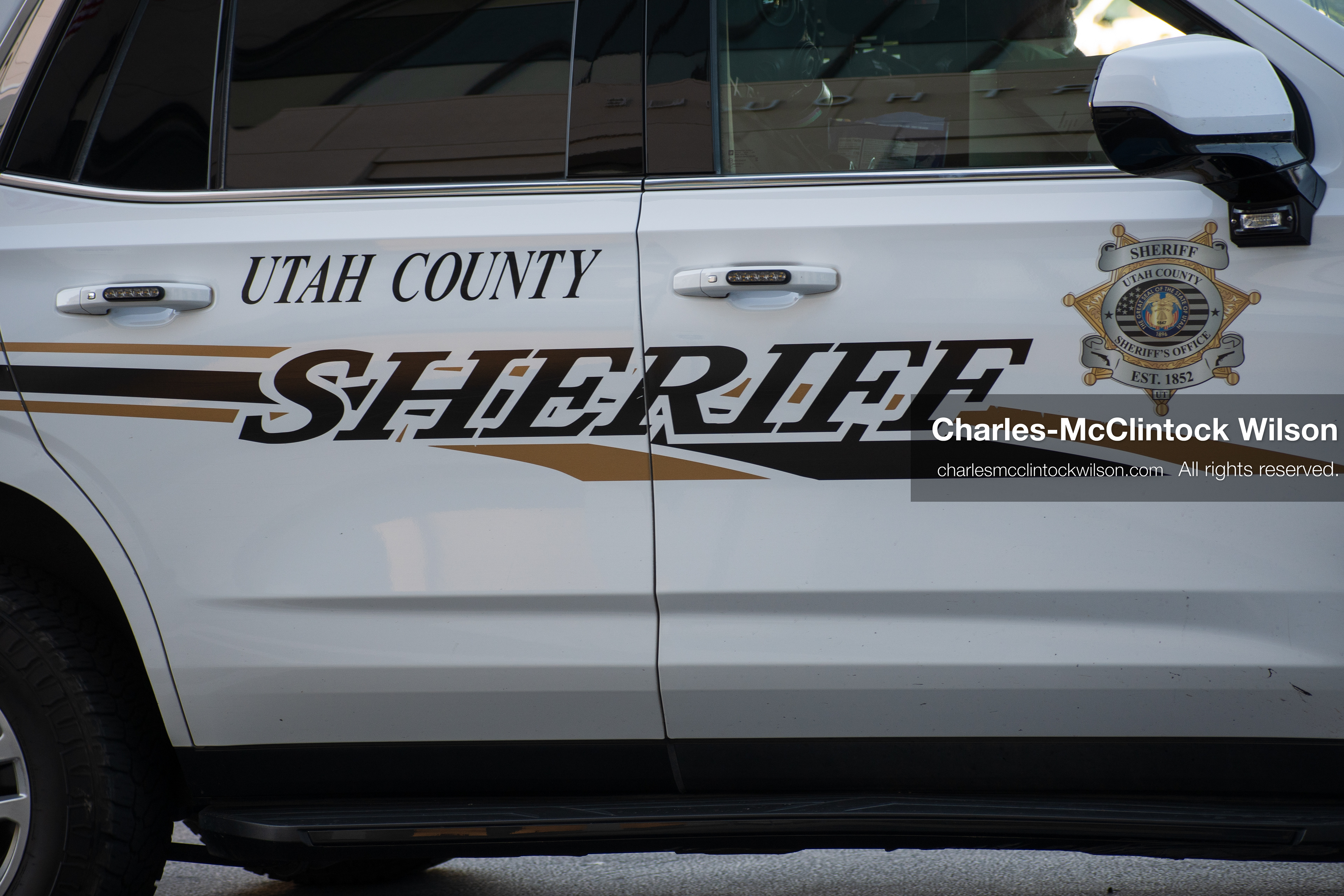 SEPTEMBER 29, 2025 — PROVO, UTAH, USA: A Utah County Sheriff’s Office vehicle is seen outside the Utah County Court during a waiver hearing for Tyler Robinson. Robinson, charged with aggravated murder in the September 10 shooting death of conservative activist Charlie Kirk at Utah Valley University, appeared virtually for the proceedings. Law enforcement maintained a visible presence as the hearing unfolded. (Credit Image: © Charles‑McClintock Wilson / ZUMA Press Wire)