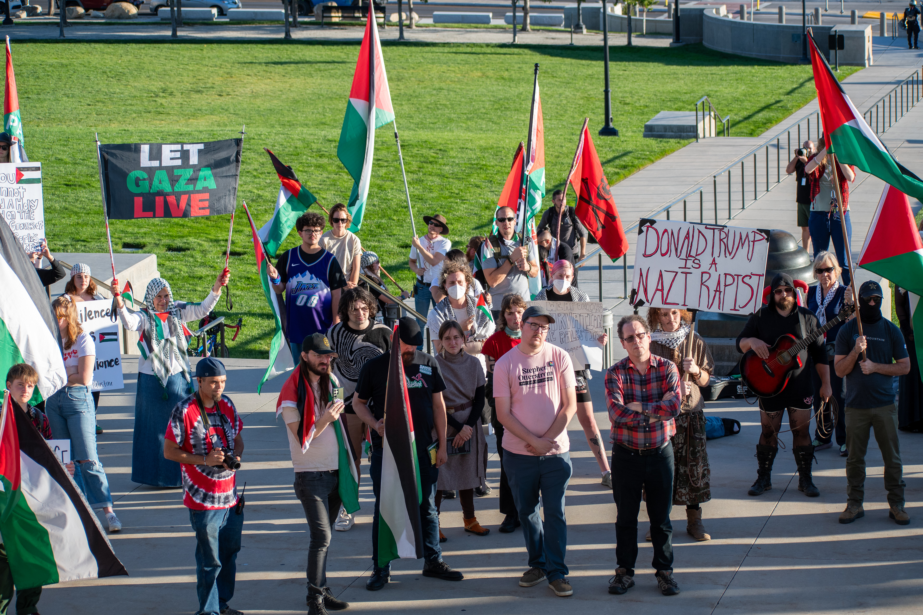 October 10, 2025, Salt Lake City, Utah, USA: Pro-Palestine demonstrators gather in front of the Utah State Capitol during the Free Palestine Rally. Participants hold flags and signs as part of the public demonstration. (Credit Image: © Charles-McClintock Wilson/ZUMA Press Wire)