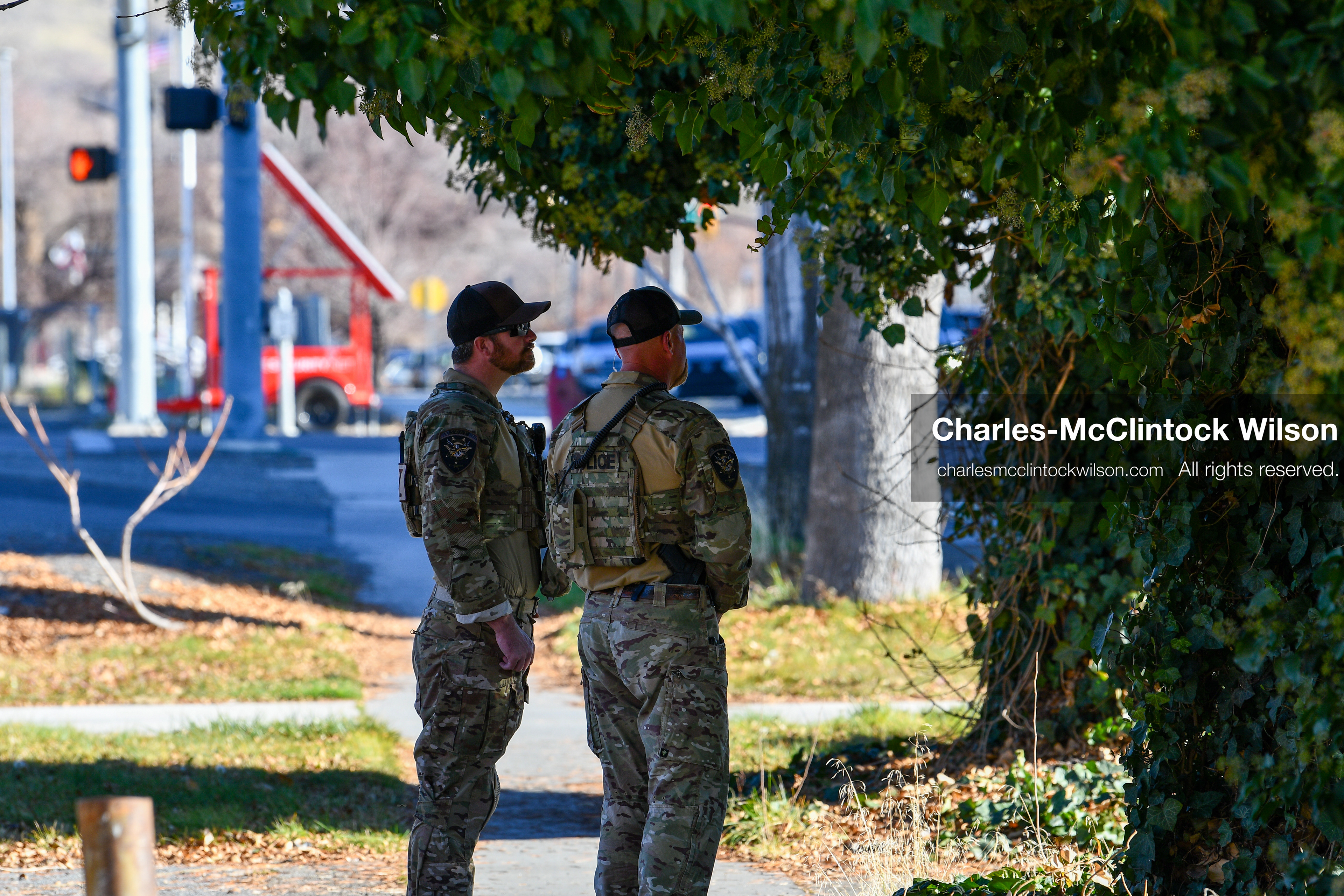 PROVO, UTAH, USA – DECEMBER 11, 2025: Police officers investigate a suspicious package with a K‑9 unit near the Fourth District Court in Provo during the first in‑person court appearance of Tyler Robinson in the Charlie Kirk murder case. (Credit Image: © Charles‑McClintock Wilson/ZUMA Press Wire)