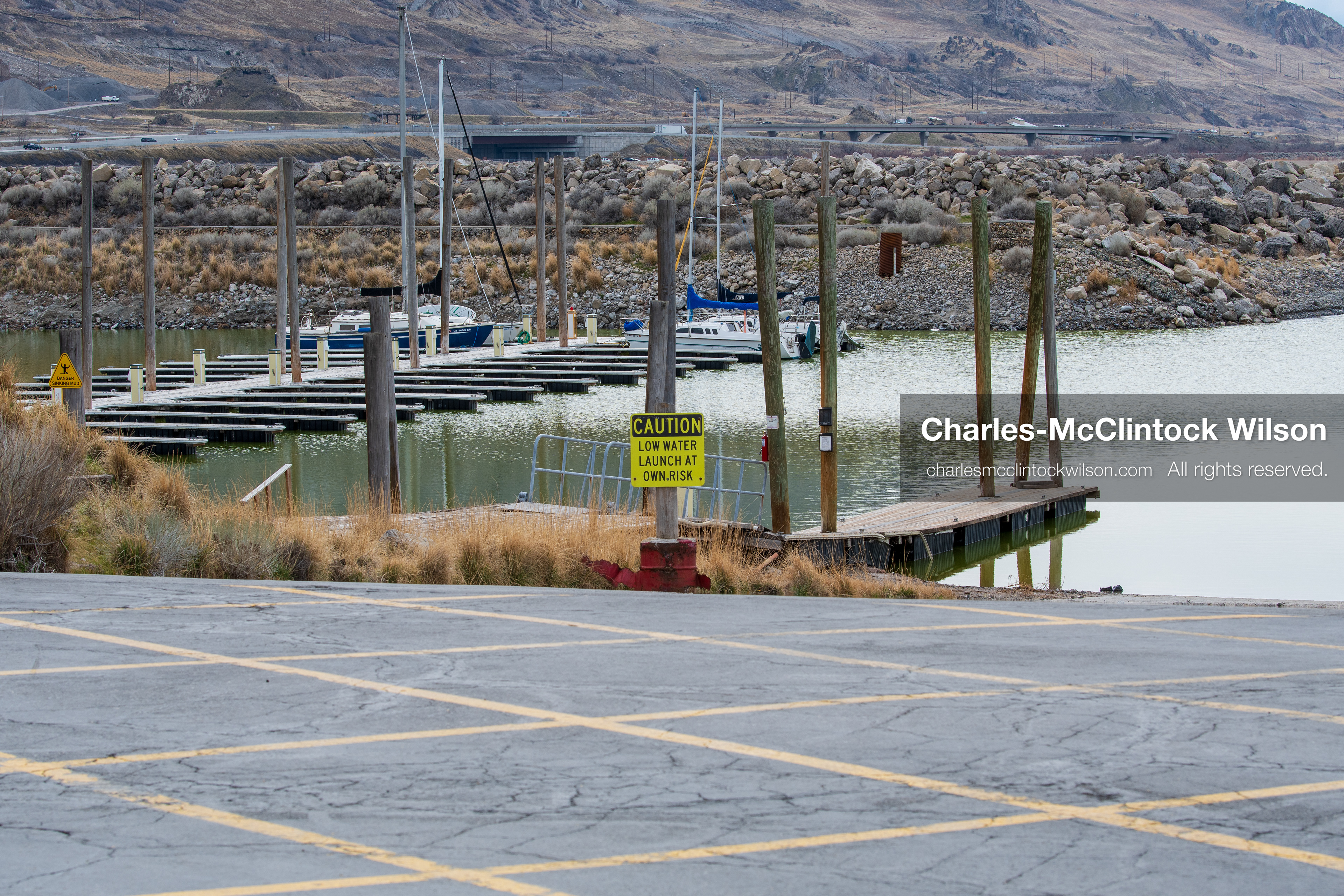March 1, 2026, Great Salt Lake, Utah, USA: Sailboats sit docked in a marina at the Great Salt Lake as the region continues to experience historically low water levels. Reports from state officials and the Great Salt Lake Strike Team state that the lake remains in a serious adverse‑effects range, with elevations among the lowest recorded in more than one hundred years. The lake has drawn increased public attention as lawmakers consider large‑scale water projects and long‑term plans to address declining conditions. (Credit Image: © Charles‑McClintock Wilson/ZUMA Press Wire)