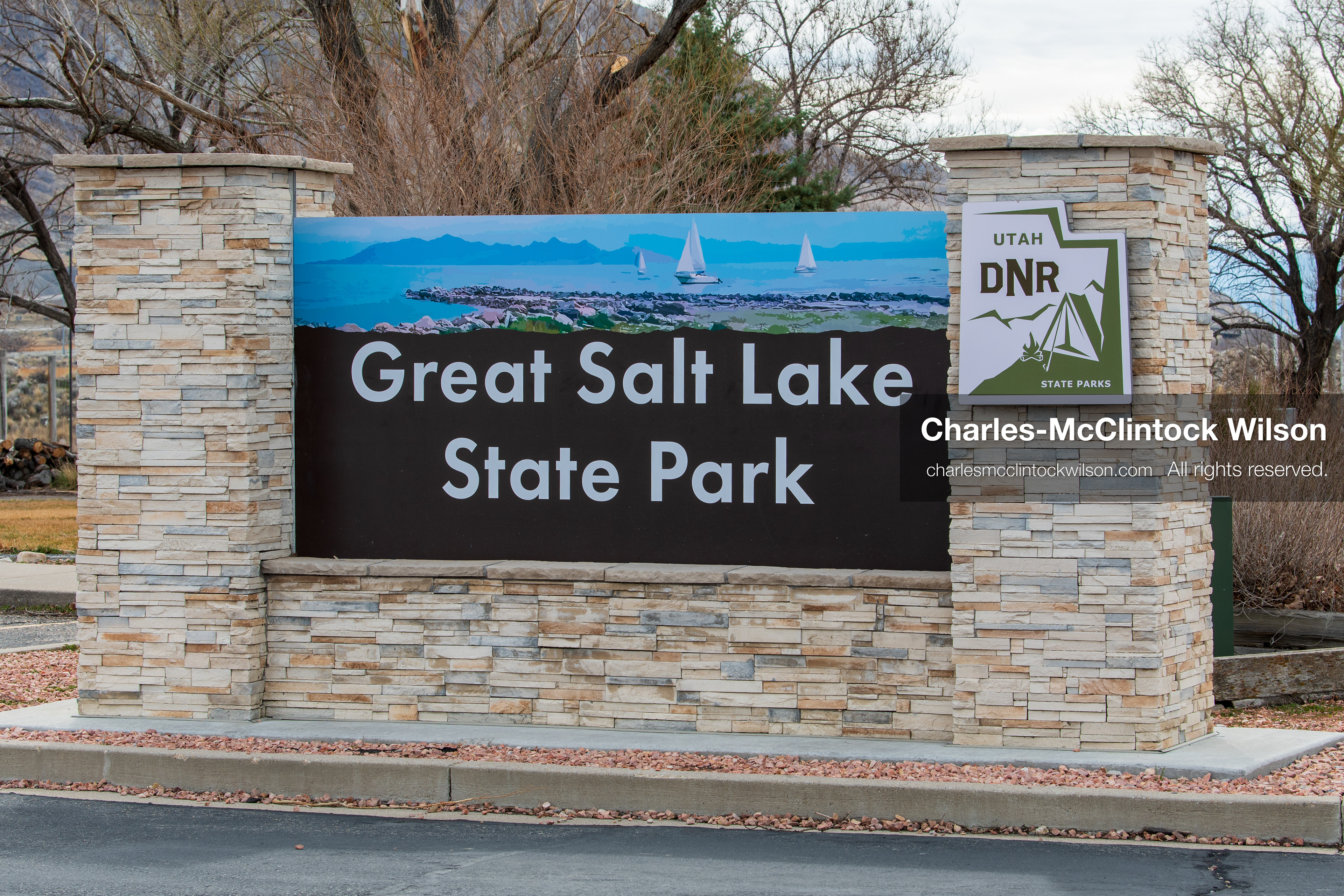 March 1, 2026, Great Salt Lake, Utah, USA: A sign for Great Salt Lake State Park is seen as the region continues to experience historically low water levels. Reports from state officials and the Great Salt Lake Strike Team state that the lake remains in a serious adverse‑effects range, with elevations among the lowest recorded in more than one hundred years. The lake has drawn increased public attention as lawmakers consider large‑scale water projects and long‑term plans to address declining conditions. (Credit Image: © Charles-McClintock Wilson/ZUMA Press Wire)