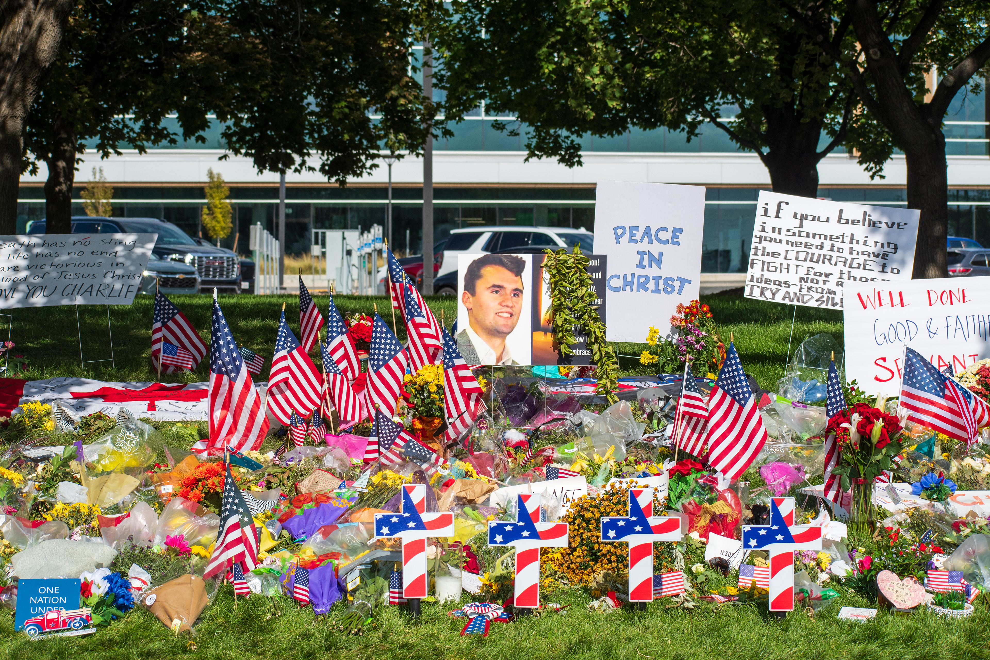 OREM, UTAH – SEPTEMBER 15, 2025: A memorial honoring Charlie Kirk is seen on the campus of Utah Valley University, featuring American flags, candles, flowers, and handwritten signs arranged around a large portrait. The tribute appeared days after Kirk’s final public event at the university. © Charles‑McClintock Wilson / ZUMA Press