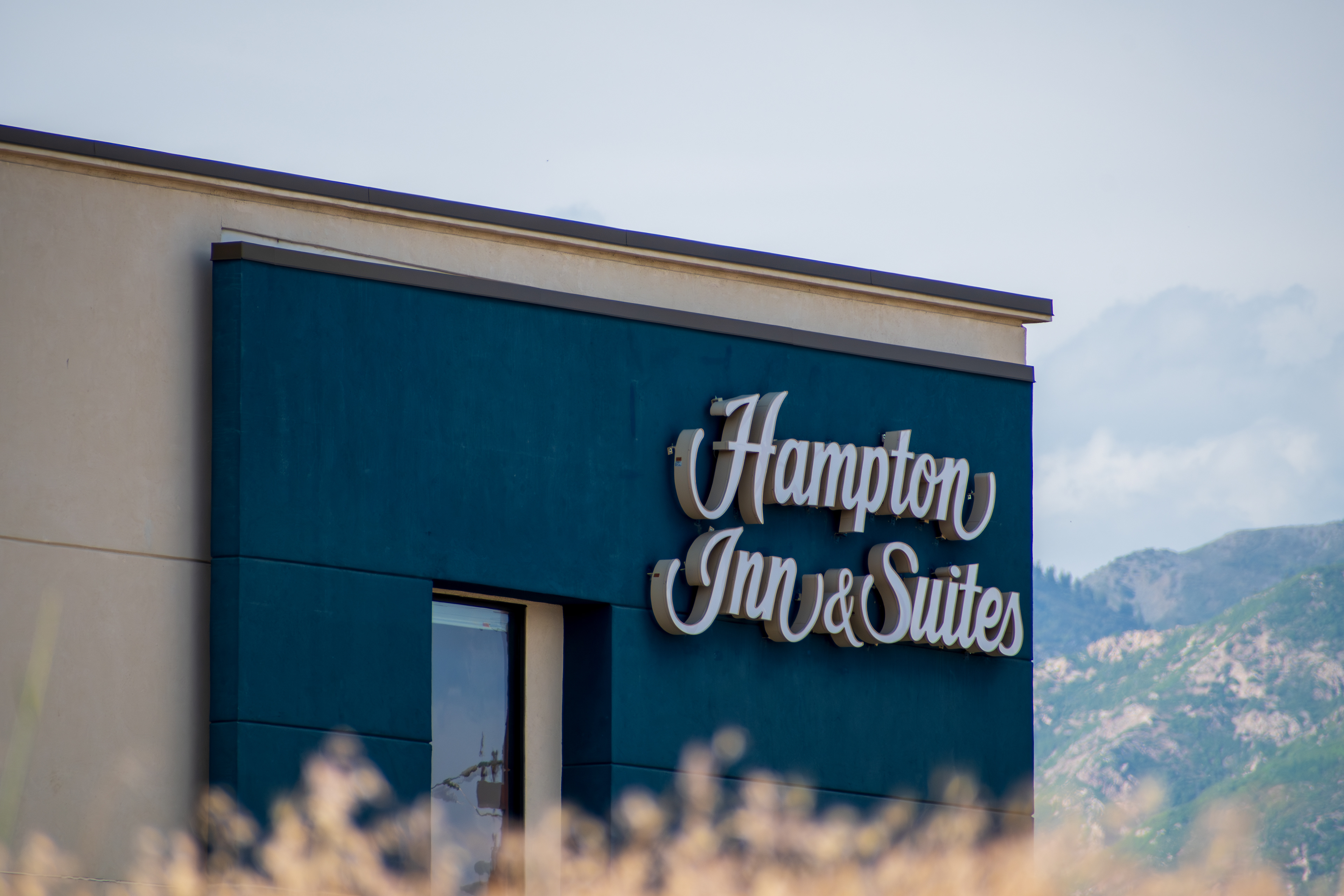 SPANISH FORK, UTAH, USA - JUNE 8, 2025: Exterior view of a Hampton Inn Hotel. Hampton Inn is an American chain of hotels trademarked by Hilton Worldwide.