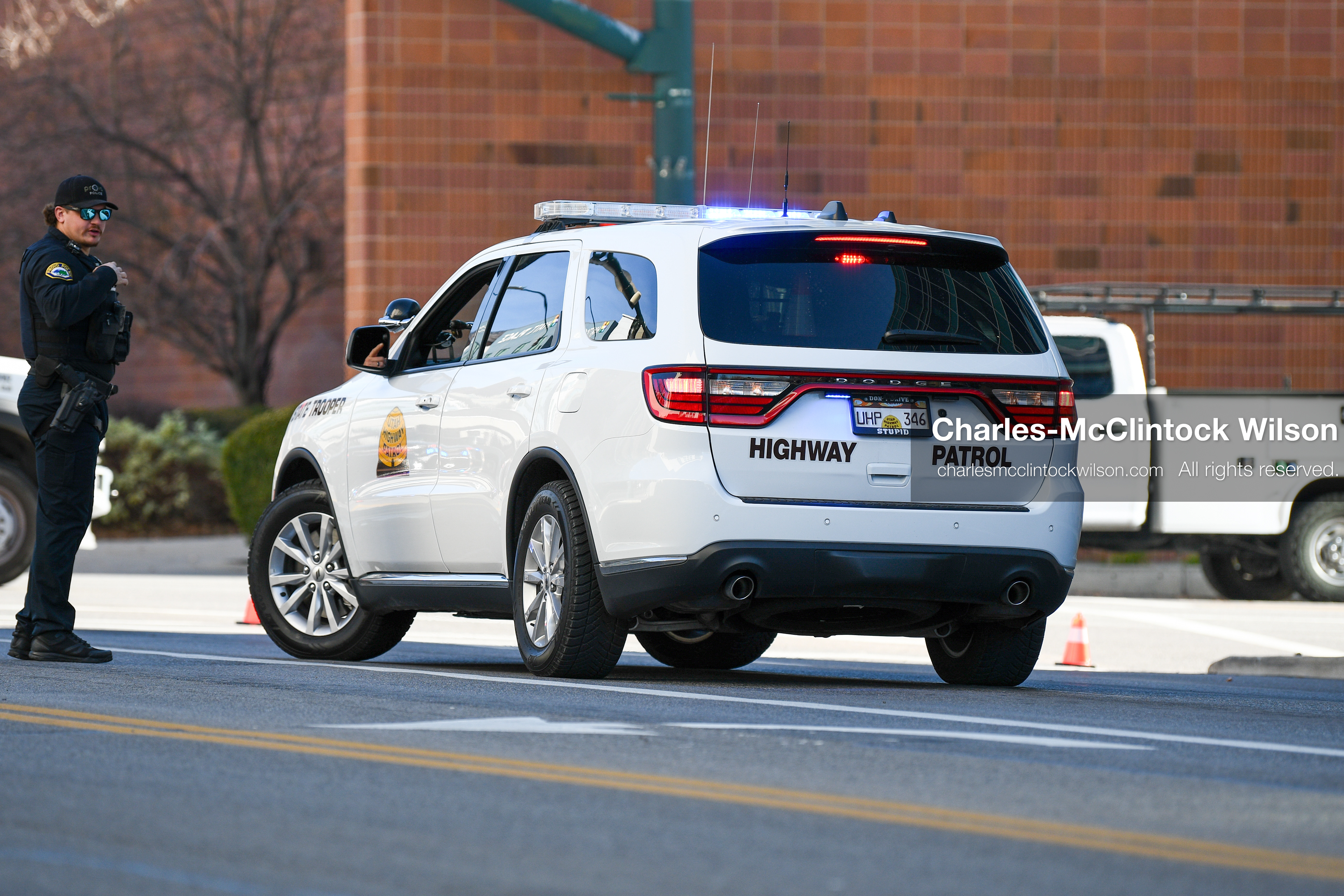 PROVO, UTAH, USA – DECEMBER 11, 2025: A Provo Police officer converses with Utah Highway Patrol officers near the Fourth District Court in Provo during the first in‑person court appearance of Tyler Robinson in the Charlie Kirk murder case. (Credit Image: © Charles‑McClintock Wilson/ZUMA Press Wire)