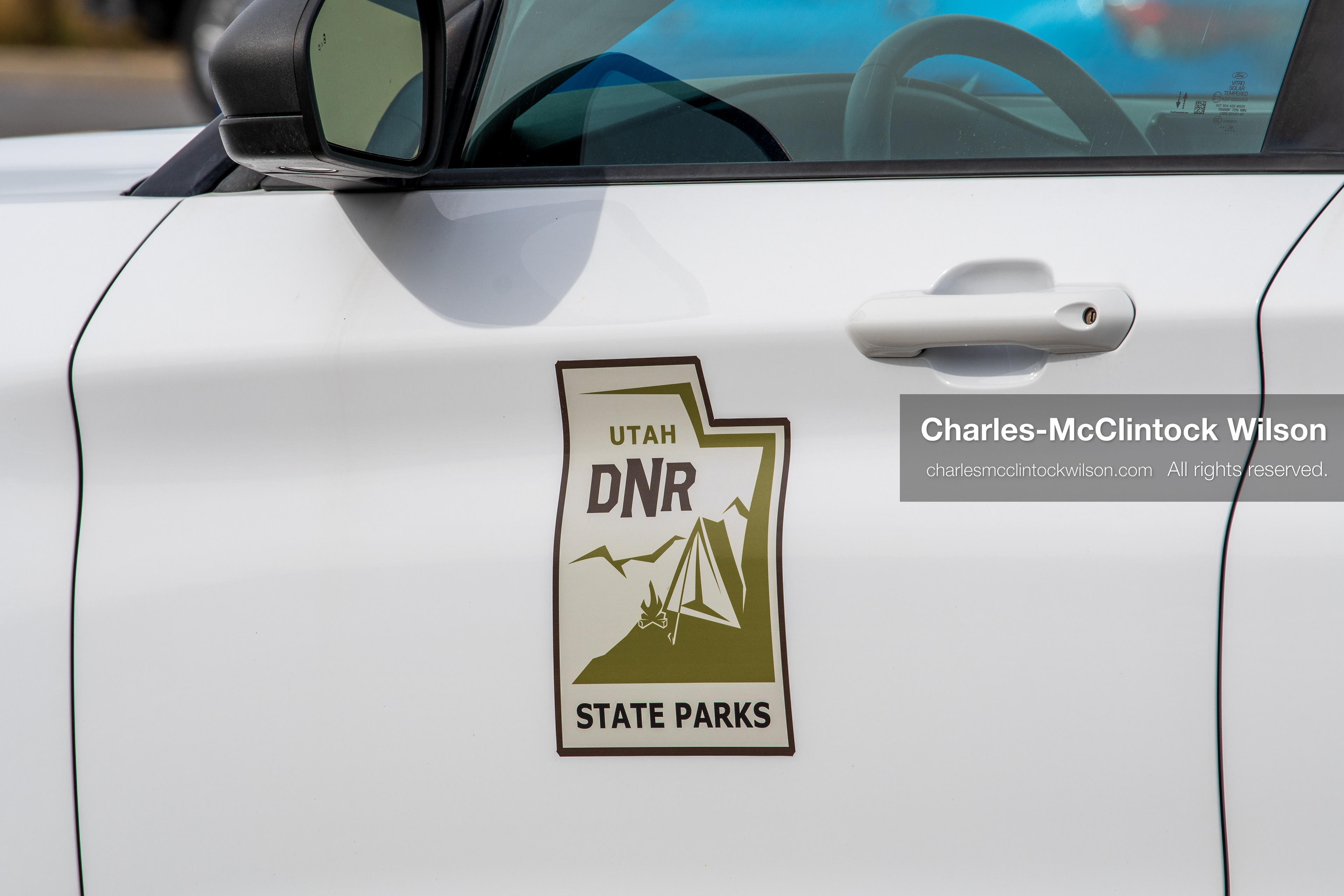 March 1, 2026, Great Salt Lake, Utah, USA: A vehicle with a Utah Department of Natural Resources State Parks logo is seen at the Great Salt Lake as the region continues to experience historically low water levels. Reports from state officials and the Great Salt Lake Strike Team state that the lake remains in a serious adverse‑effects range, with elevations among the lowest recorded in more than one hundred years. The lake has drawn increased public attention as lawmakers consider large‑scale water projects and long‑term plans to address declining conditions. (Credit Image: © Charles‑McClintock Wilson/ZUMA Press Wire)