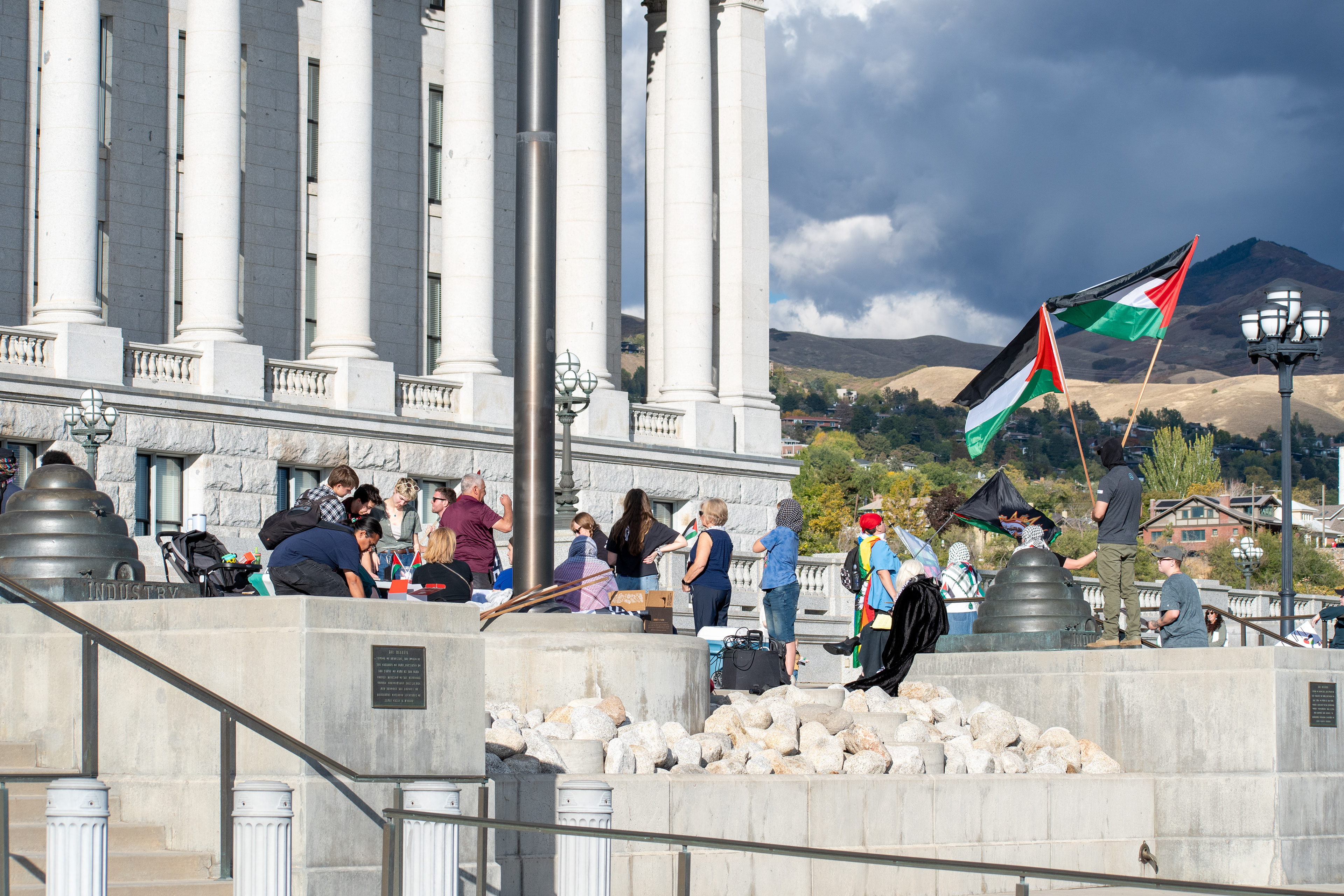 October 10, 2025, Salt Lake City, Utah, USA: Pro-Palestine demonstrators gather in front of the Utah State Capitol during the Free Palestine Rally. Participants hold flags and signs as part of the public demonstration. (Credit Image: © Charles-McClintock Wilson/ZUMA Press Wire)