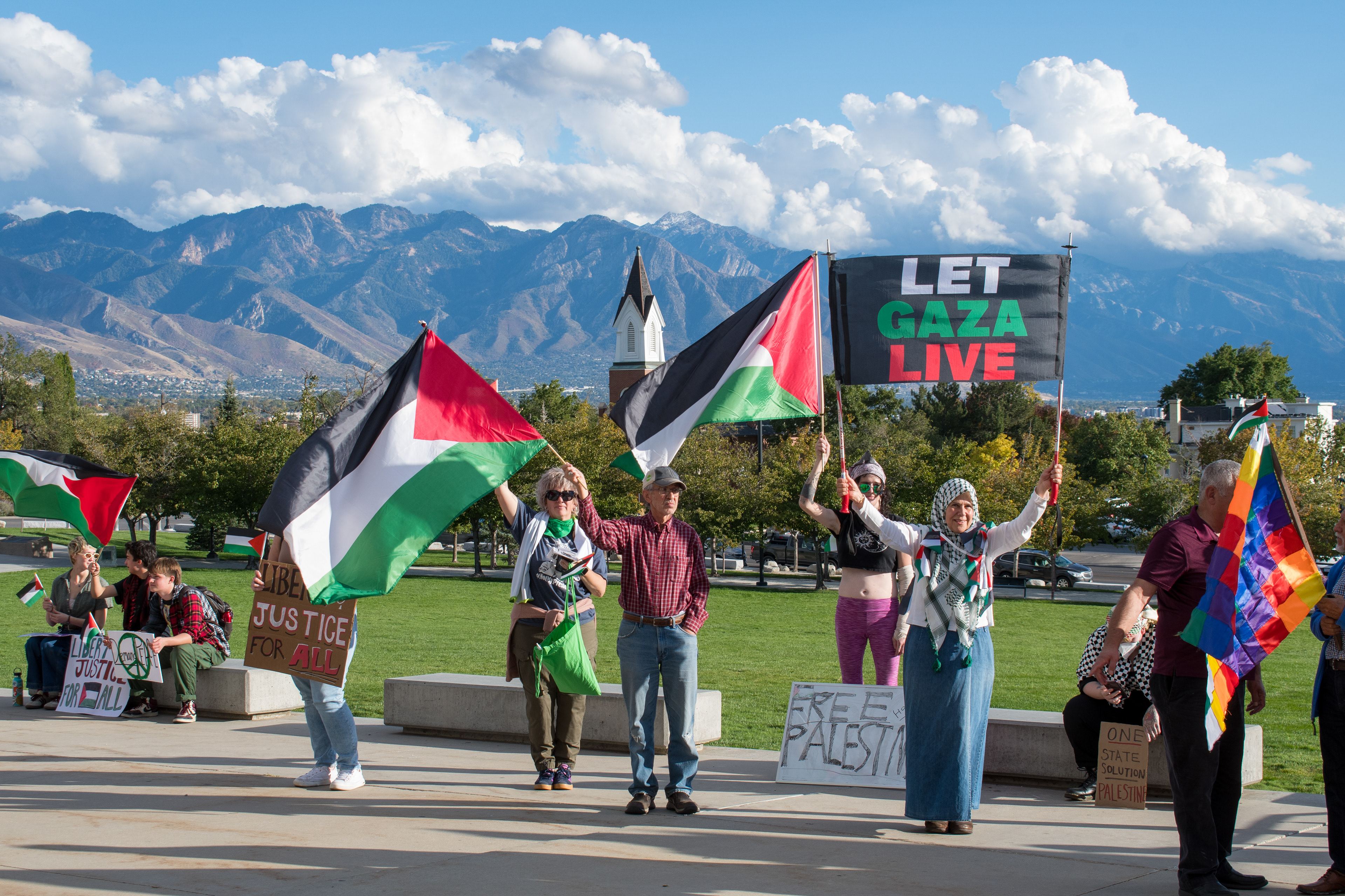 October 10, 2025, Salt Lake City, Utah, USA: Pro-Palestine demonstrators gather in front of the Utah State Capitol during the Free Palestine Rally. Participants hold flags and signs as part of the public demonstration. (Credit Image: © Charles-McClintock Wilson/ZUMA Press Wire)