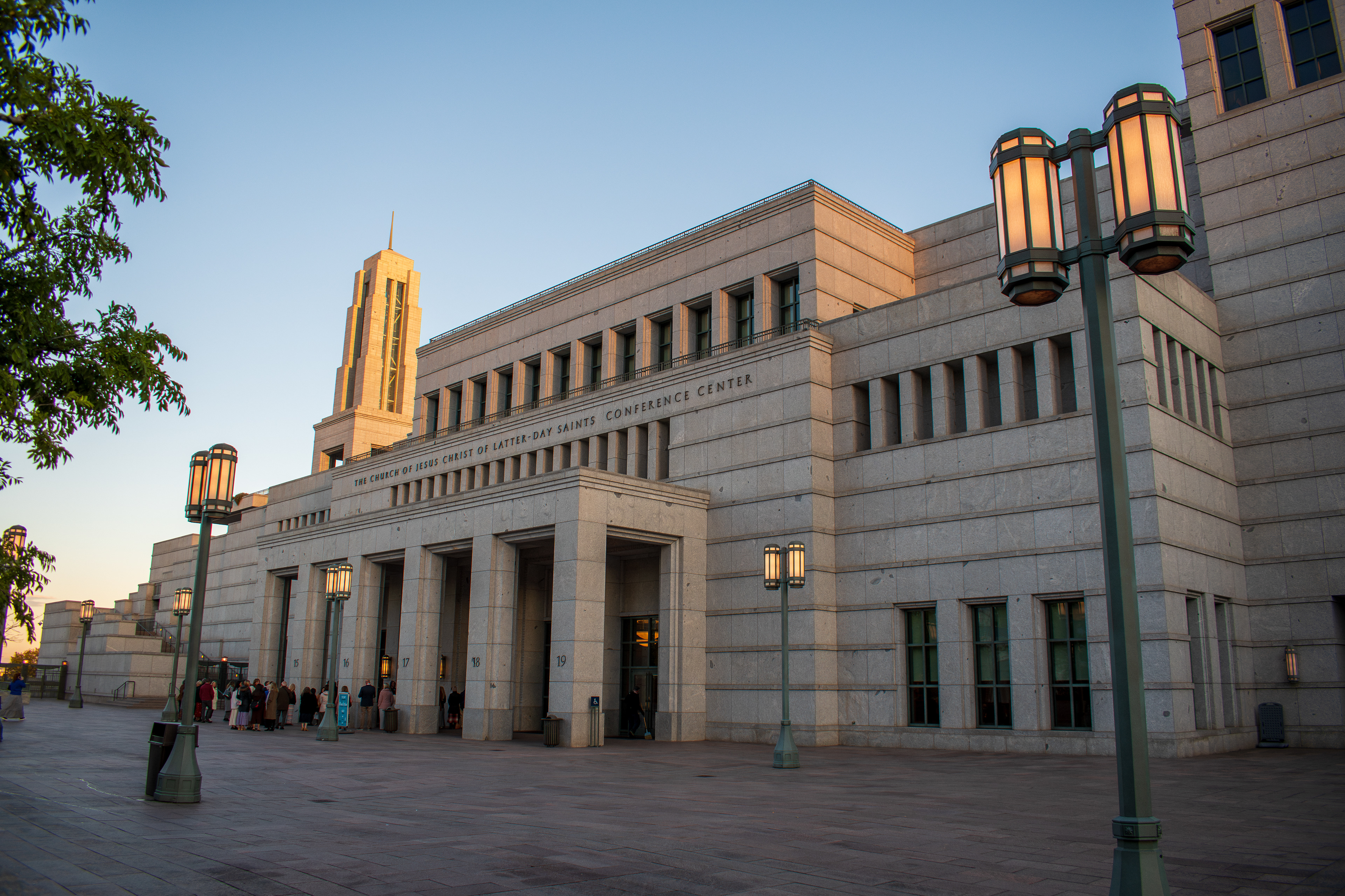 October 6, 2025, Salt Lake City, Utah, USA: People wait in line outside the Conference Center during the public viewing for RUSSELL M. NELSON, the 17th president of the Church of Jesus Christ of Latter-day Saints. Nelson died at his home in Salt Lake City, Utah, on September 27, 2025, at the age of 101. (Credit Image: © Charles-McClintock Wilson/ZUMA Press Wire)