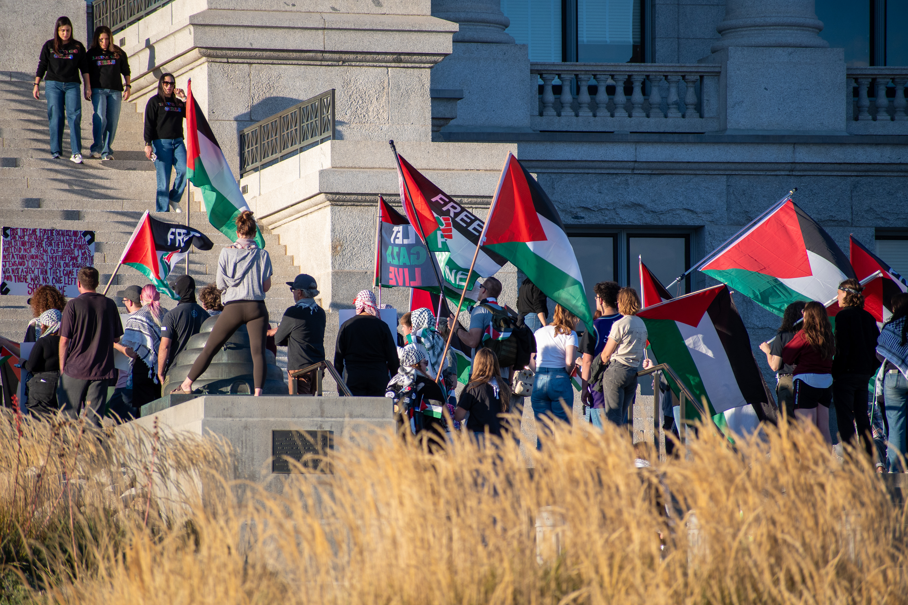 October 10, 2025, Salt Lake City, Utah, USA: Pro-Palestine demonstrators gather in front of the Utah State Capitol during the Free Palestine Rally. Participants hold flags and signs as part of the public demonstration. (Credit Image: © Charles-McClintock Wilson/ZUMA Press Wire)