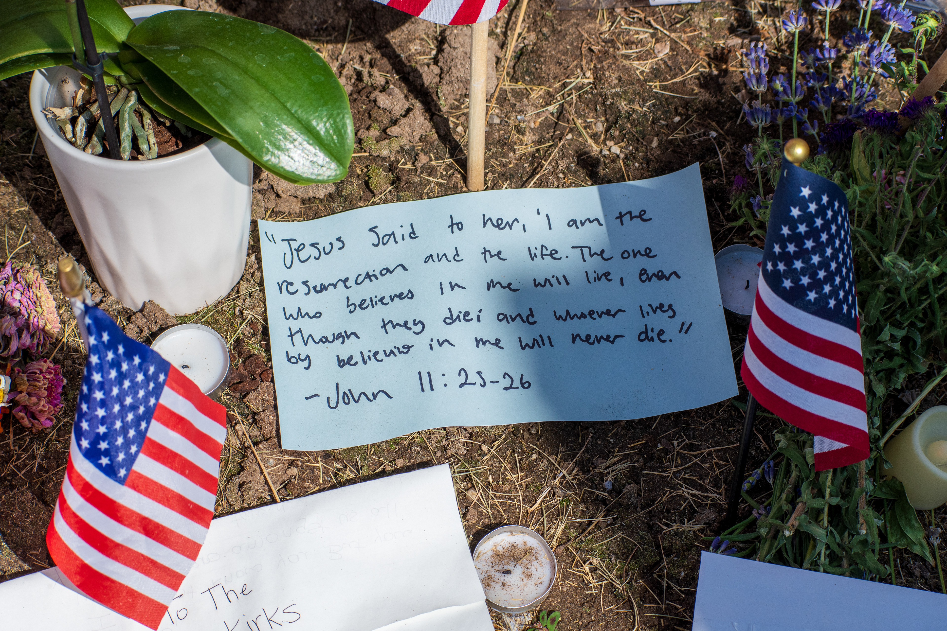 OREM, UTAH – SEPTEMBER 12, 2025: American flags, flowers, candles, and personal tributes are arranged at a memorial site for Charlie Kirk outside Timpanogos Regional Hospital. The display includes patriotic symbols and decorative items placed on the grass near the roadside. © Charles‑McClintock Wilson / ZUMA Press