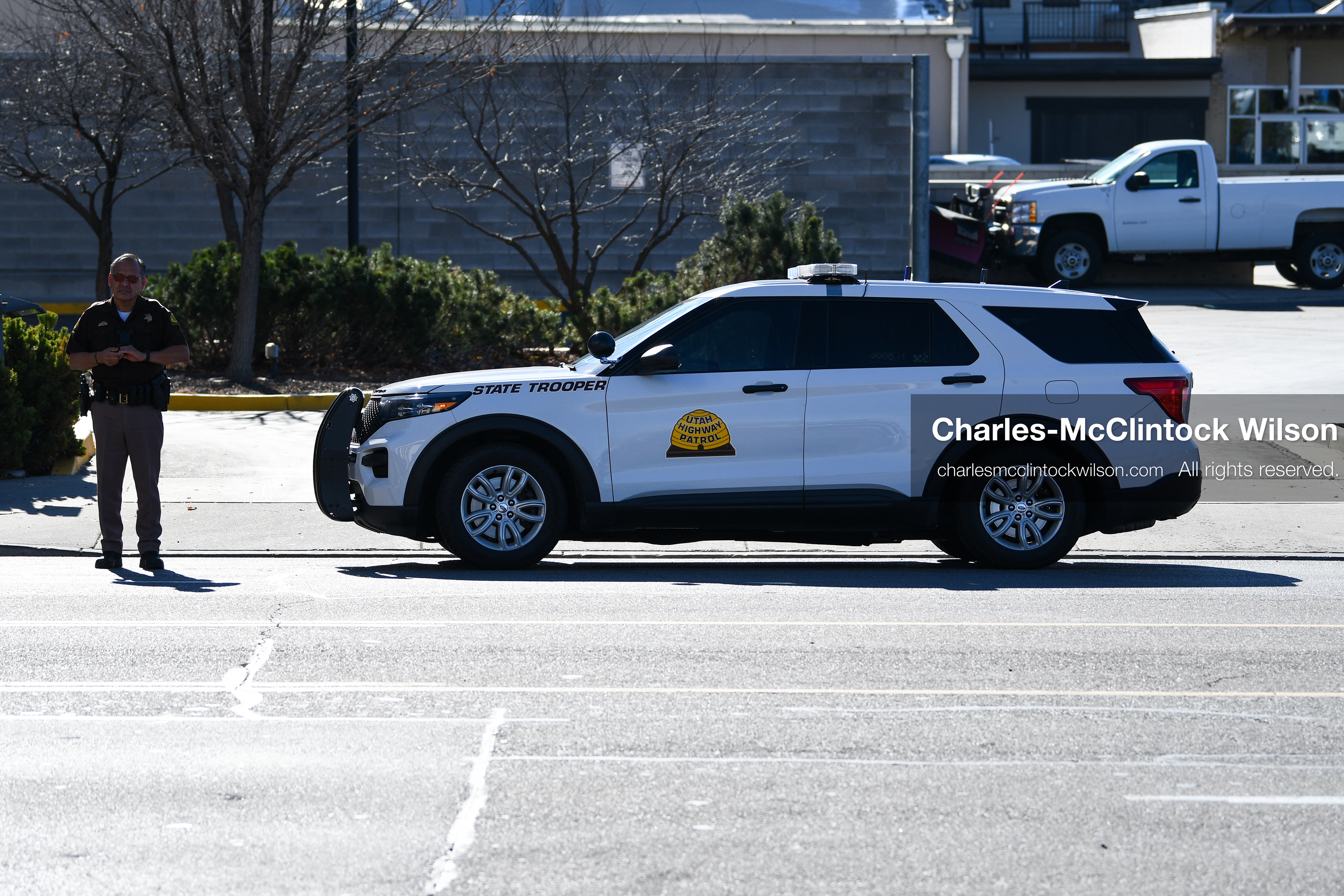 PROVO, UTAH, USA – DECEMBER 11, 2025: A Utah Highway Patrol officer stands near a patrol vehicle parked outside the Fourth District Court in Provo during the first in‑person court appearance of Tyler Robinson in the Charlie Kirk murder case. (Credit Image: © Charles‑McClintock Wilson/ZUMA Press Wire)