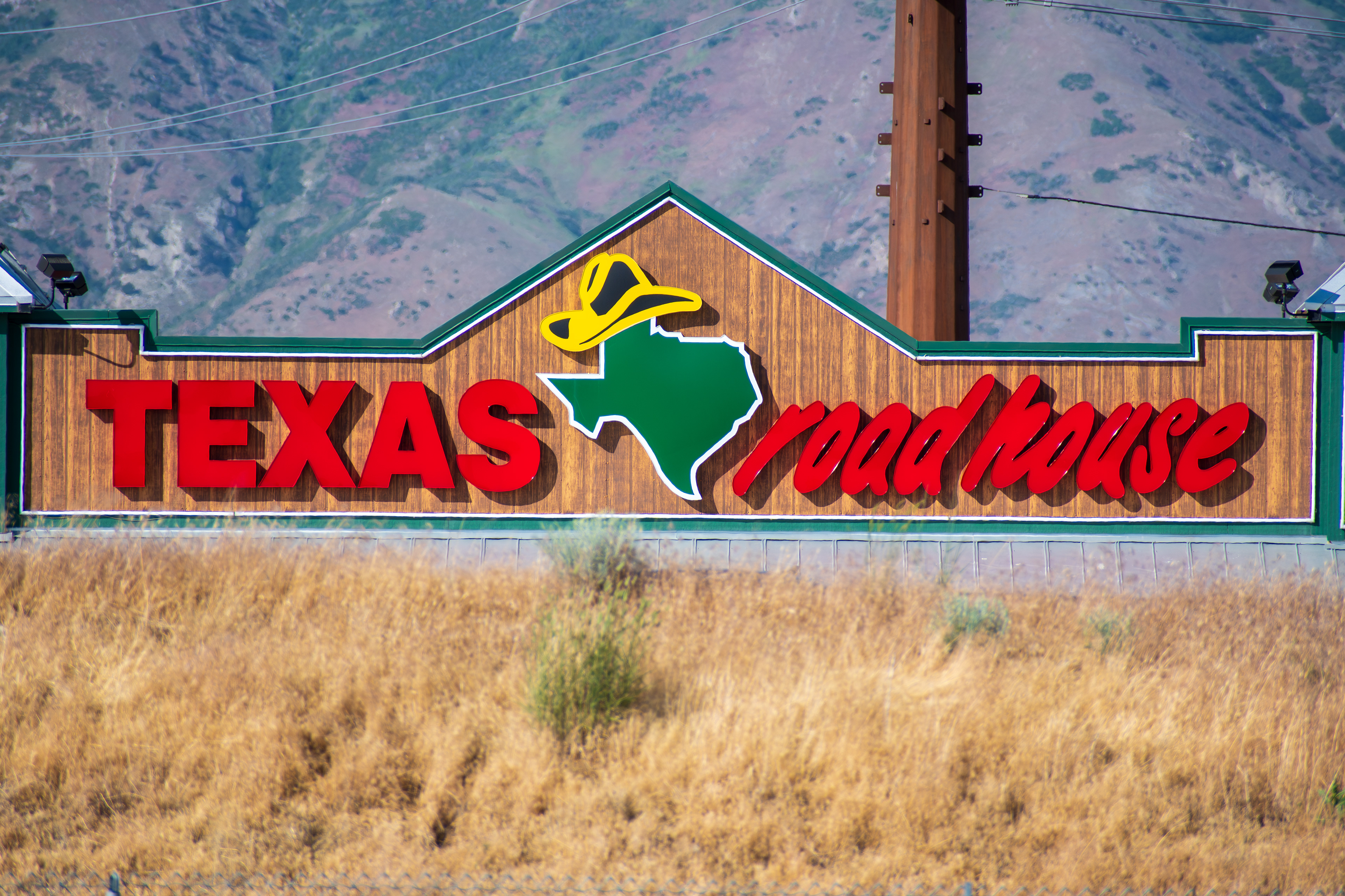 SPANISH FORK, UTAH, USA - JUNE 8, 2025: Exterior view of Texas Roadhouse Restaurant Location. Texas Roadhouse is a Chain Restaurant Offering Western Theme steak Meals at over 450 Locations. 