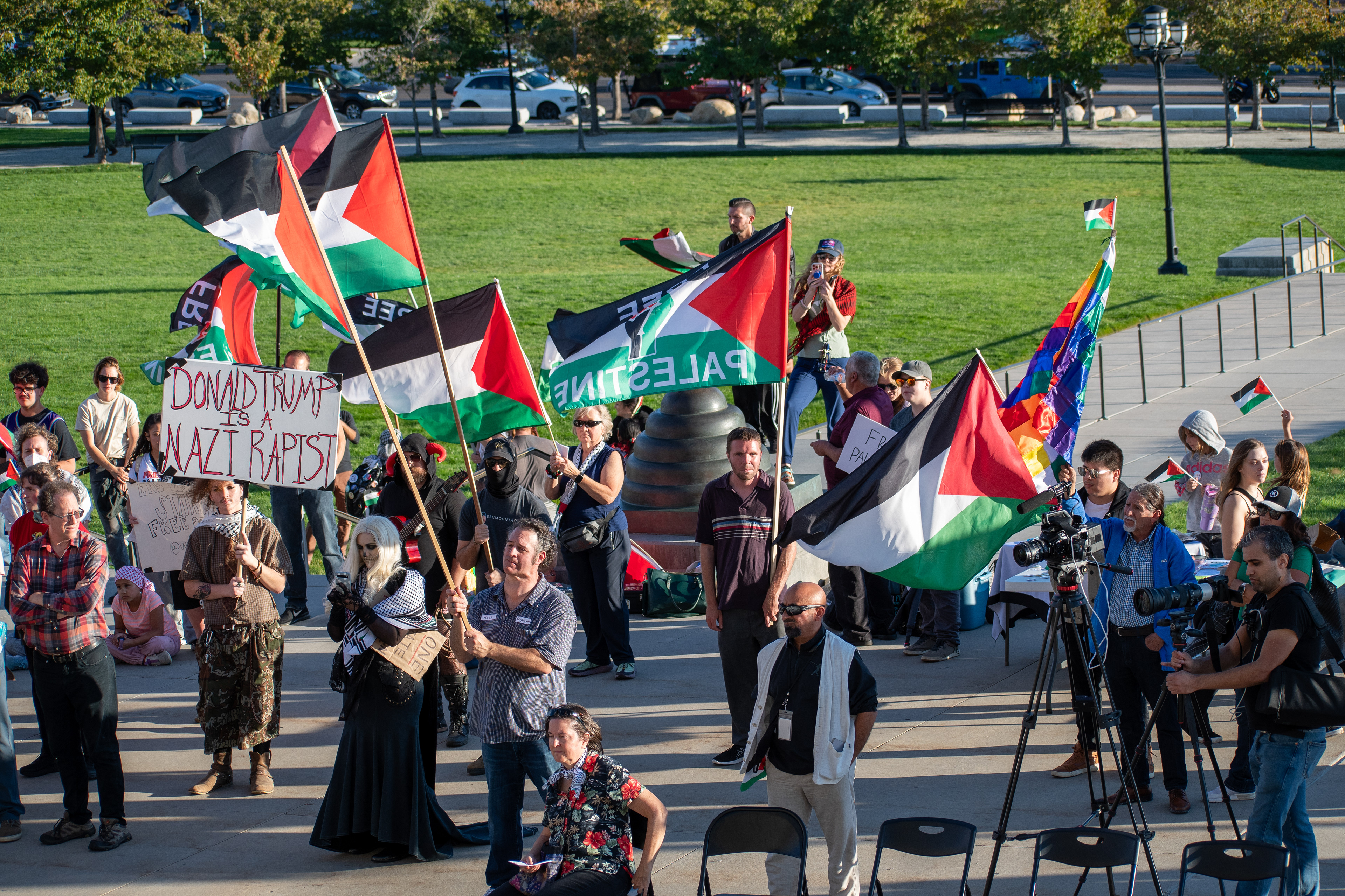 October 10, 2025, Salt Lake City, Utah, USA: Pro-Palestine demonstrators gather in front of the Utah State Capitol during the Free Palestine Rally. Participants hold flags and signs as part of the public demonstration. (Credit Image: © Charles-McClintock Wilson/ZUMA Press Wire)
