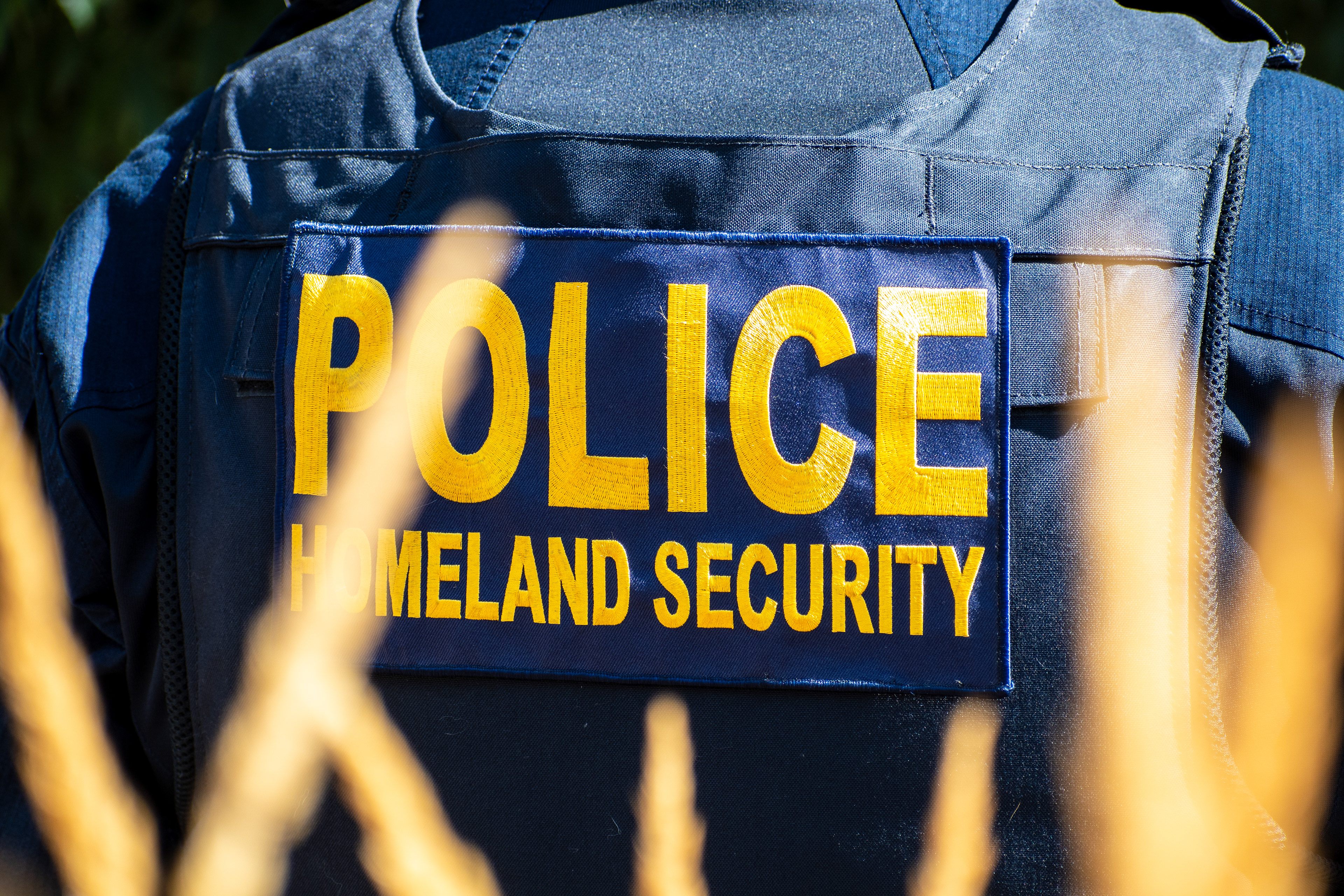  September 15, 2025 – Provo, Utah, United States: A Homeland Security police officer is seen outside the Utah Valley Convention Center during a Department of Homeland Security career expo focused on recruiting law enforcement and security personnel. Photograph by Charles‑McClintock Wilson / ZUMA Press Wire