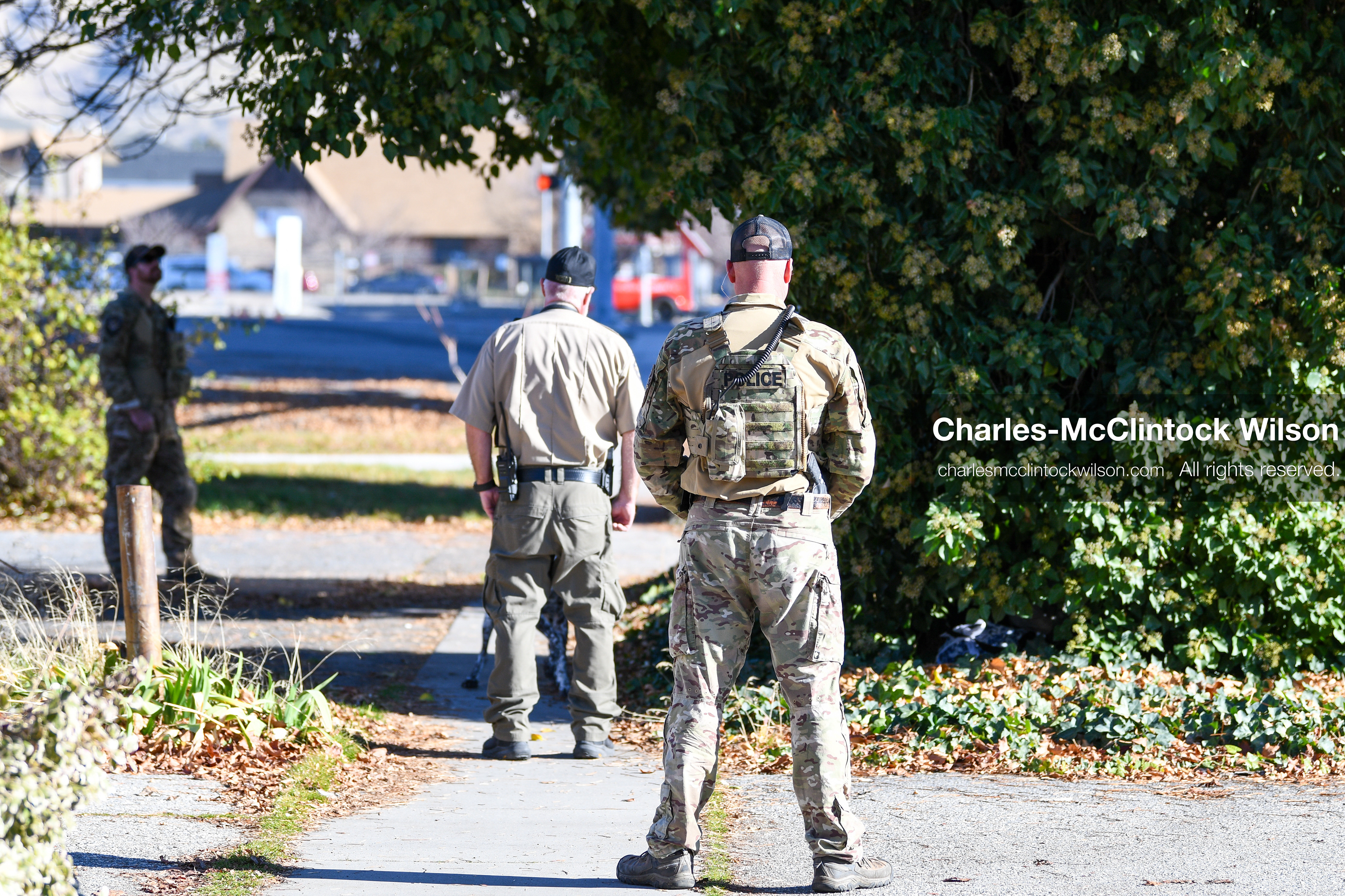 PROVO, UTAH, USA – DECEMBER 11, 2025: Police officers investigate a suspicious package with a K‑9 unit near the Fourth District Court in Provo during the first in‑person court appearance of Tyler Robinson in the Charlie Kirk murder case. (Credit Image: © Charles‑McClintock Wilson/ZUMA Press Wire)