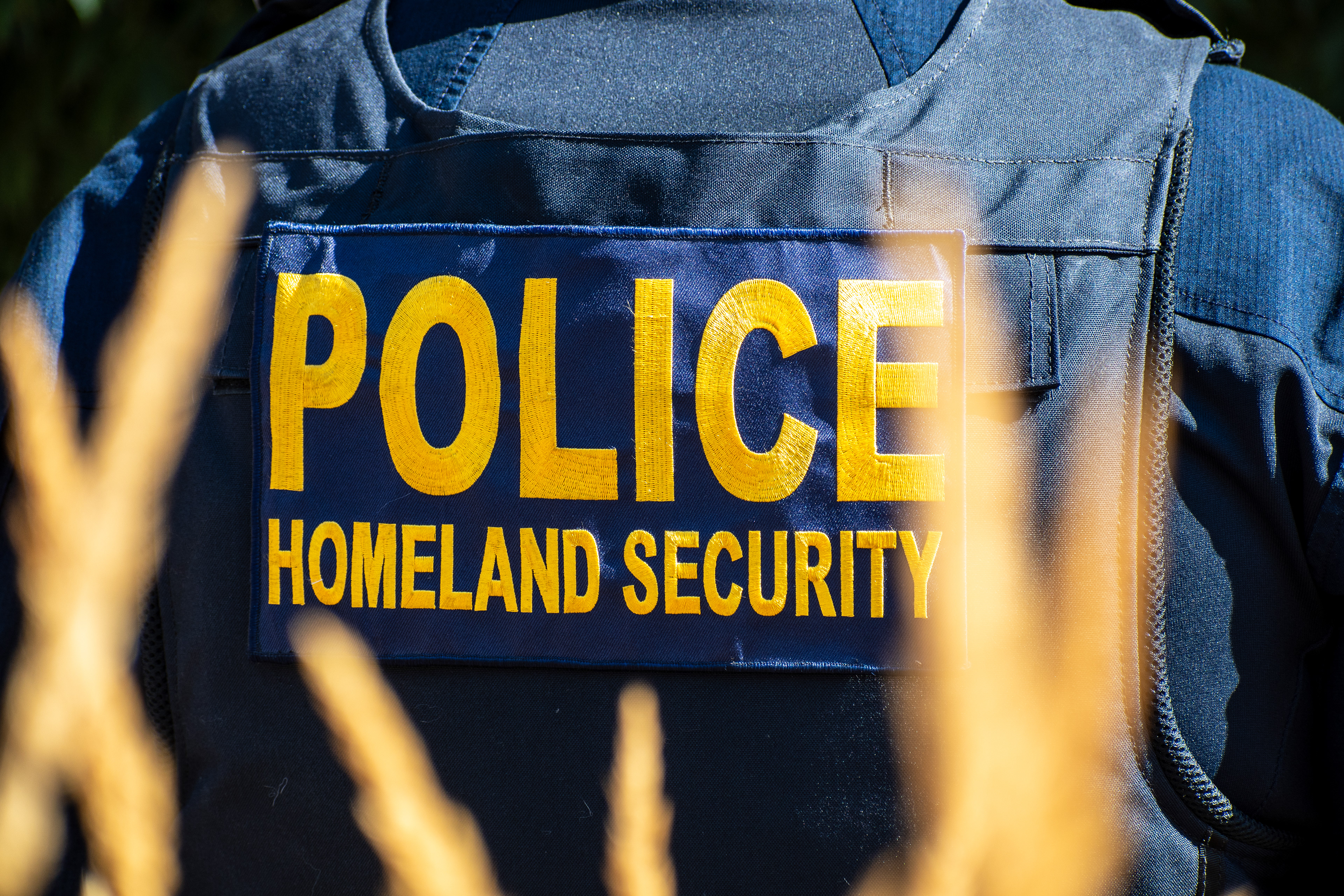 September 15, 2025 – Provo, Utah, United States: A Homeland Security police officer is seen outside the Utah Valley Convention Center during a Department of Homeland Security career expo focused on recruiting law enforcement and security personnel. Photograph by Charles‑McClintock Wilson / ZUMA Press Wire 