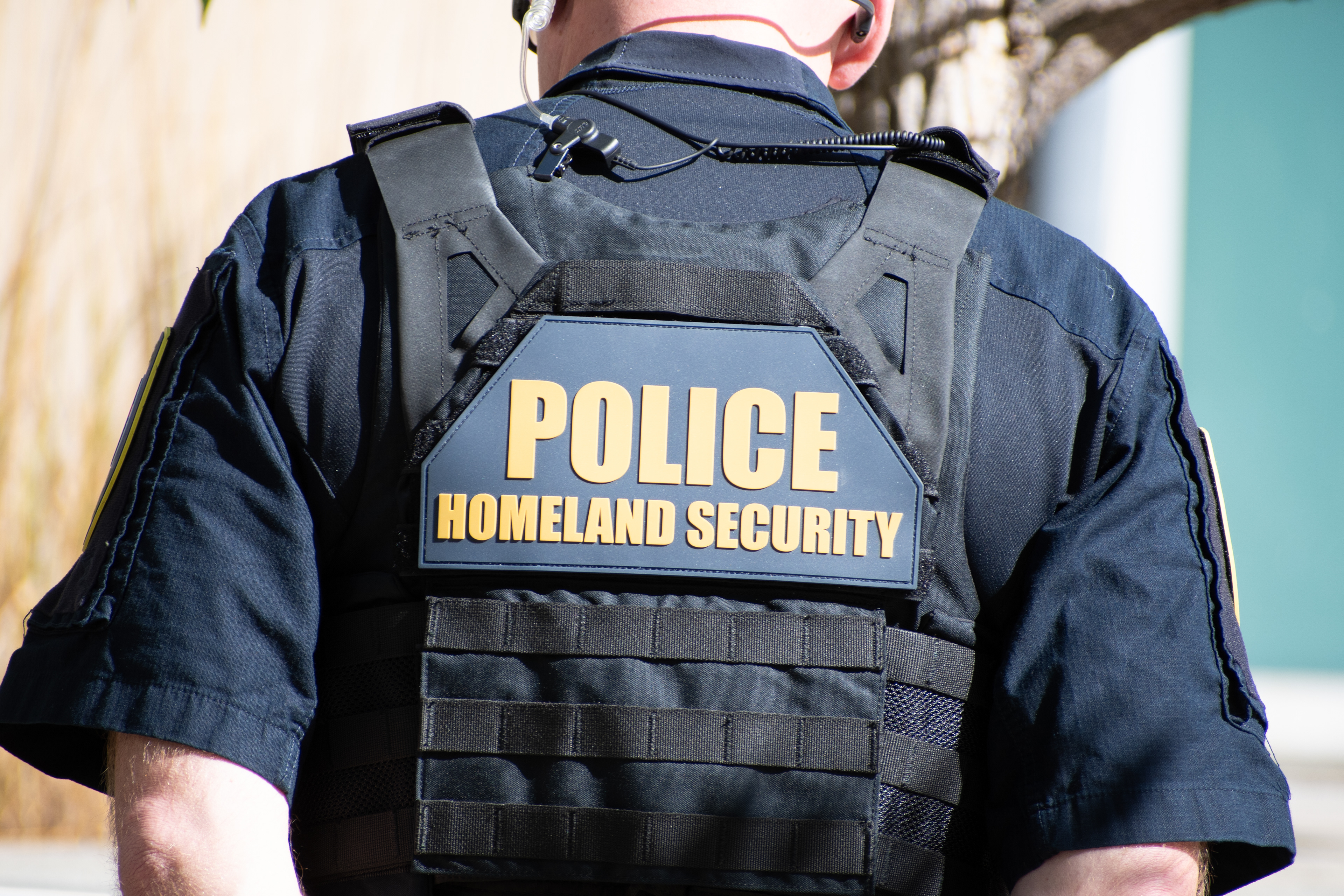 September 15, 2025 – Provo, Utah, United States: A Homeland Security police officer is seen outside the Utah Valley Convention Center during a Department of Homeland Security career expo focused on recruiting law enforcement and security personnel. Photograph by Charles‑McClintock Wilson / ZUMA Press Wire 