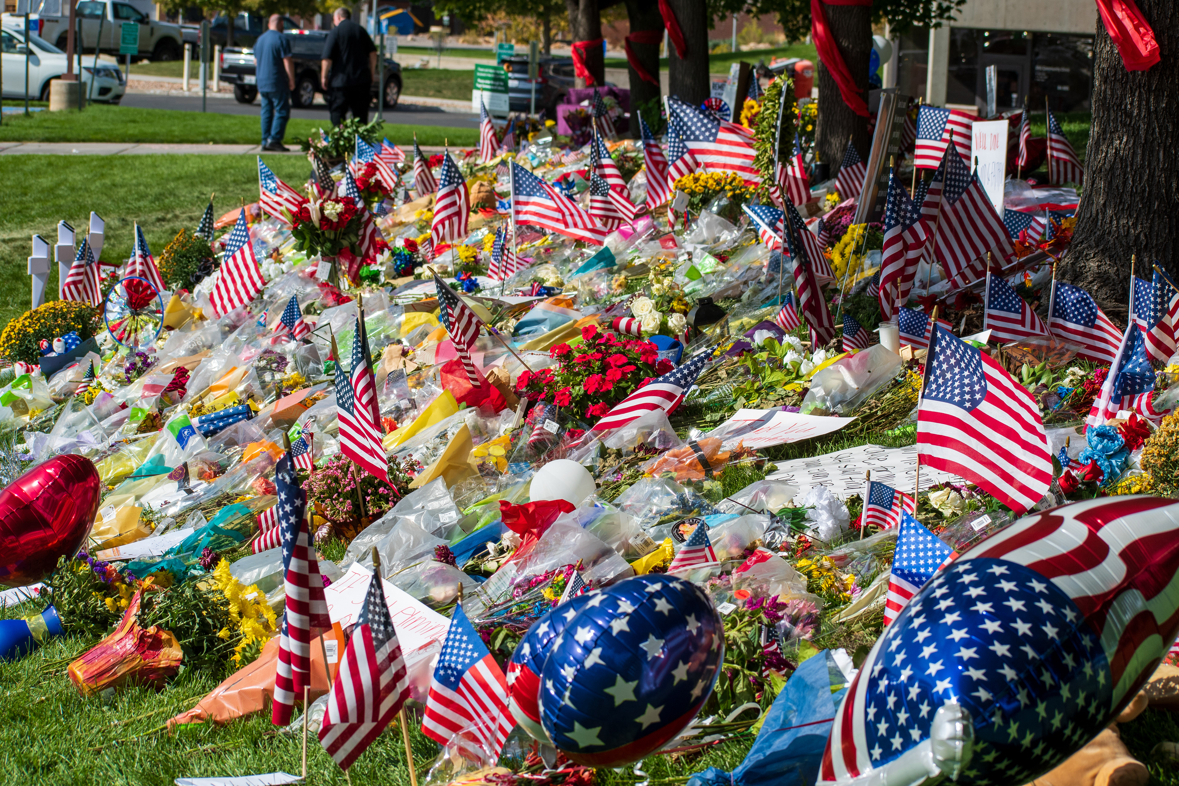 OREM, UTAH – SEPTEMBER 15, 2025: A memorial honoring Charlie Kirk is seen on the campus of Utah Valley University, featuring American flags, candles, flowers, and handwritten signs arranged around a large portrait. The tribute appeared days after Kirk’s final public event at the university. © Charles‑McClintock Wilson / ZUMA Press