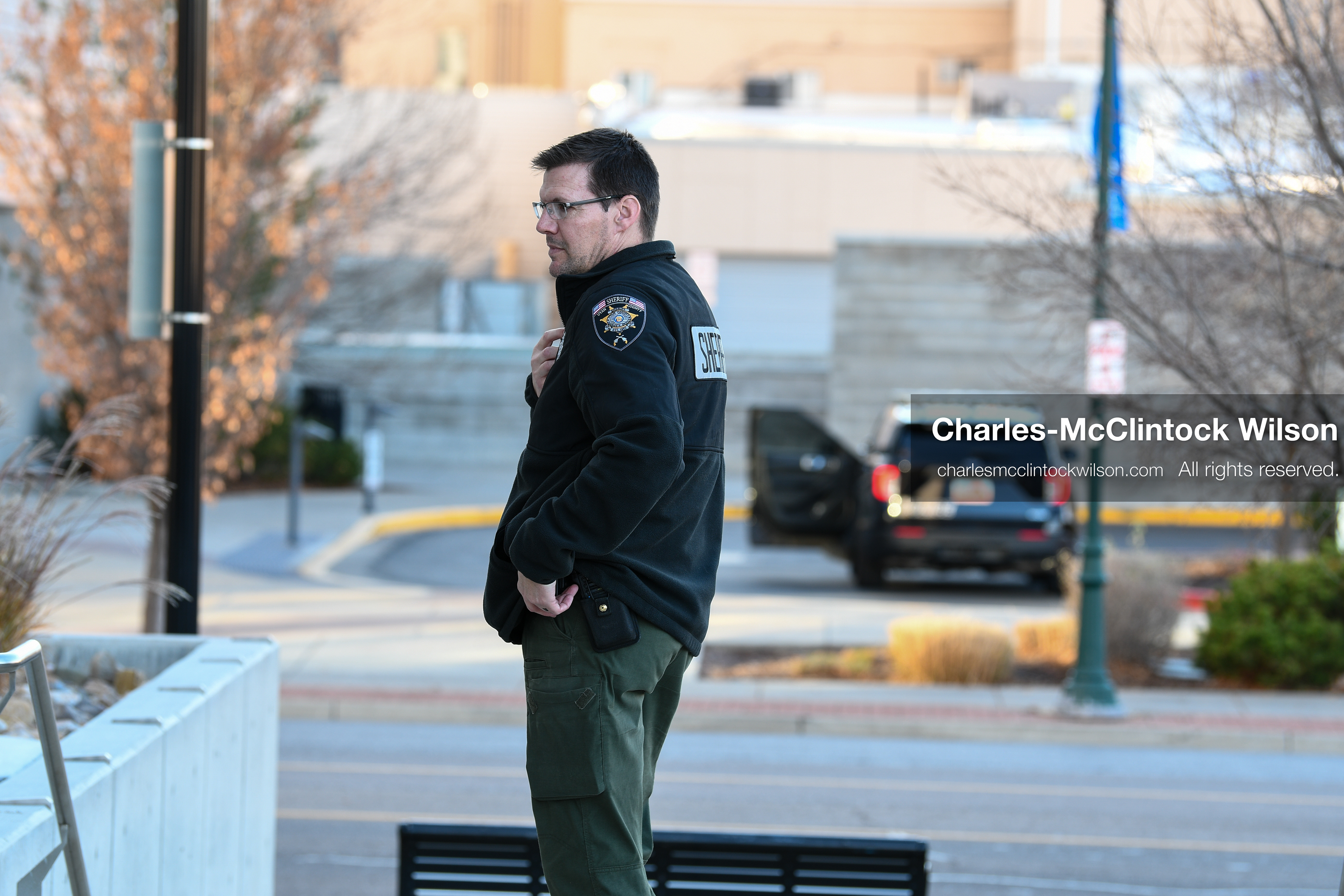 PROVO, UTAH, USA – DECEMBER 11, 2025: A Utah County Sheriff’s Office officer patrols the parking lot of the Fourth District Court in Provo during the first in‑person court appearance of Tyler Robinson in the Charlie Kirk murder case. (Credit Image: © Charles‑McClintock Wilson/ZUMA Press Wire)