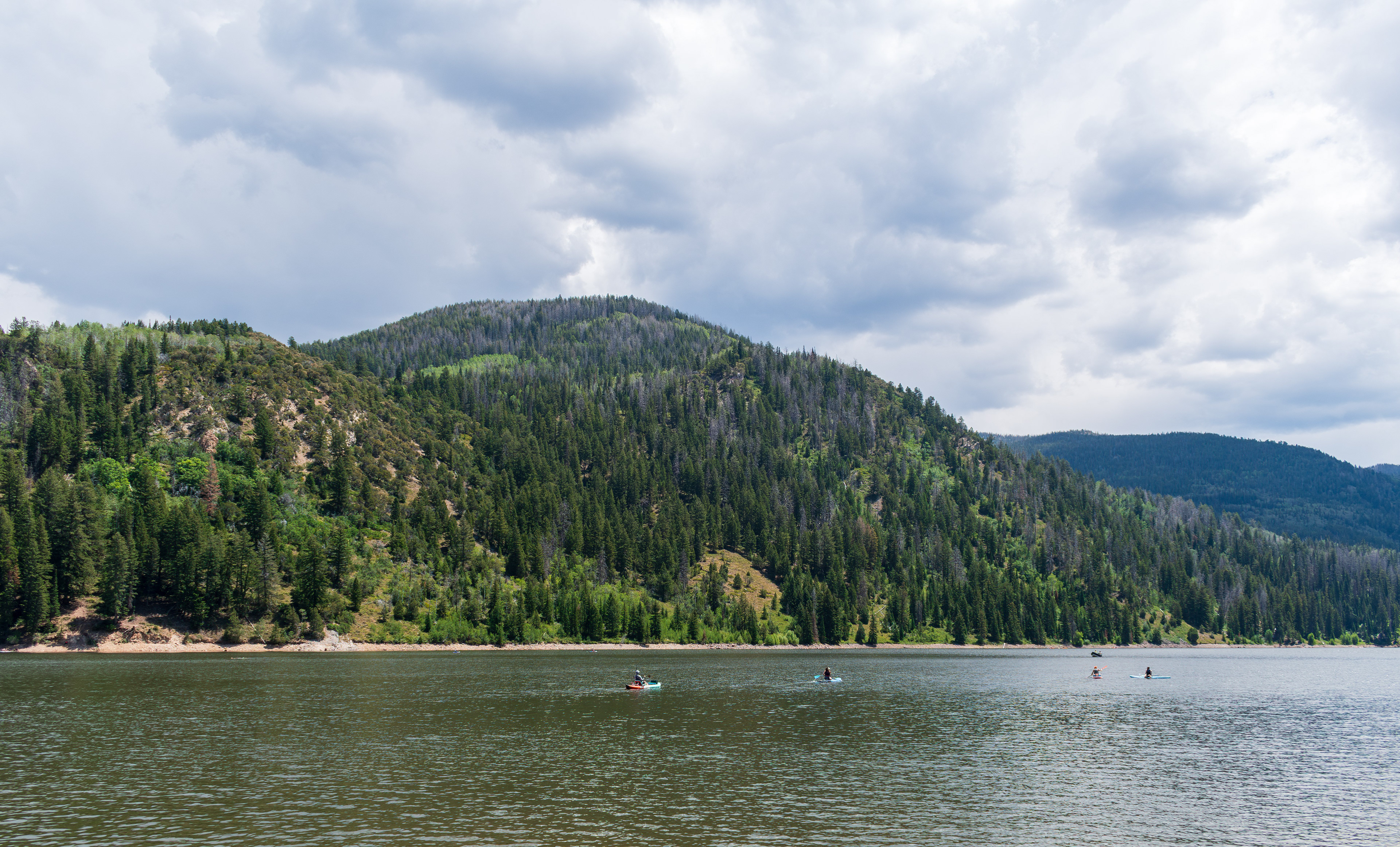 Summit County, Utah – July 20, 2025: People enjoy outdoor recreation on kayaks and paddleboards at Smith and Morehouse Reservoir.