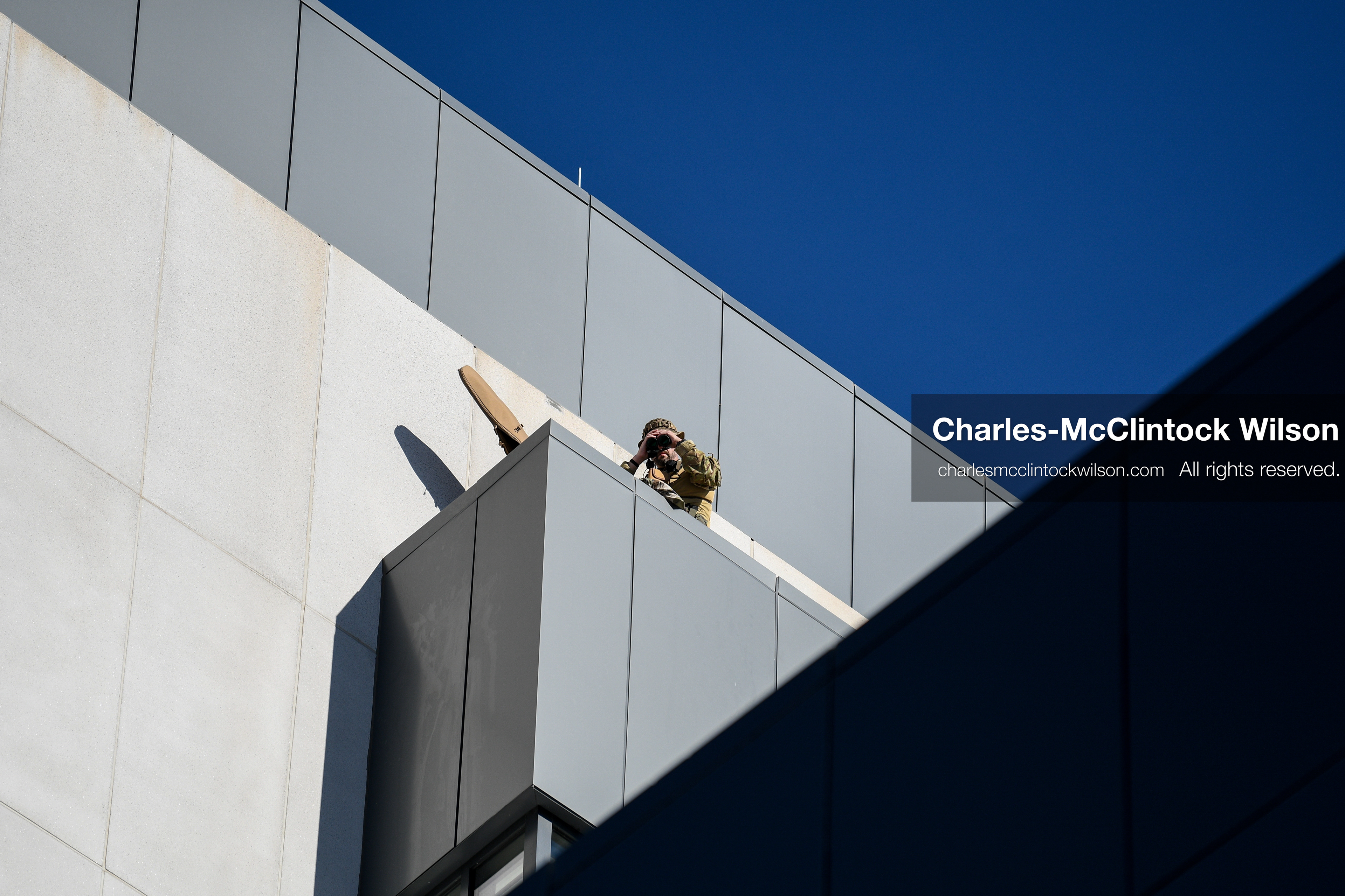 PROVO, UTAH, USA – DECEMBER 11, 2025: A SWAT officer monitors the scene from the roof of the Fourth District Court in Provo during the first in‑person court appearance of Tyler Robinson in the Charlie Kirk murder case. (Credit Image: © Charles‑McClintock Wilson/ZUMA Press Wire)