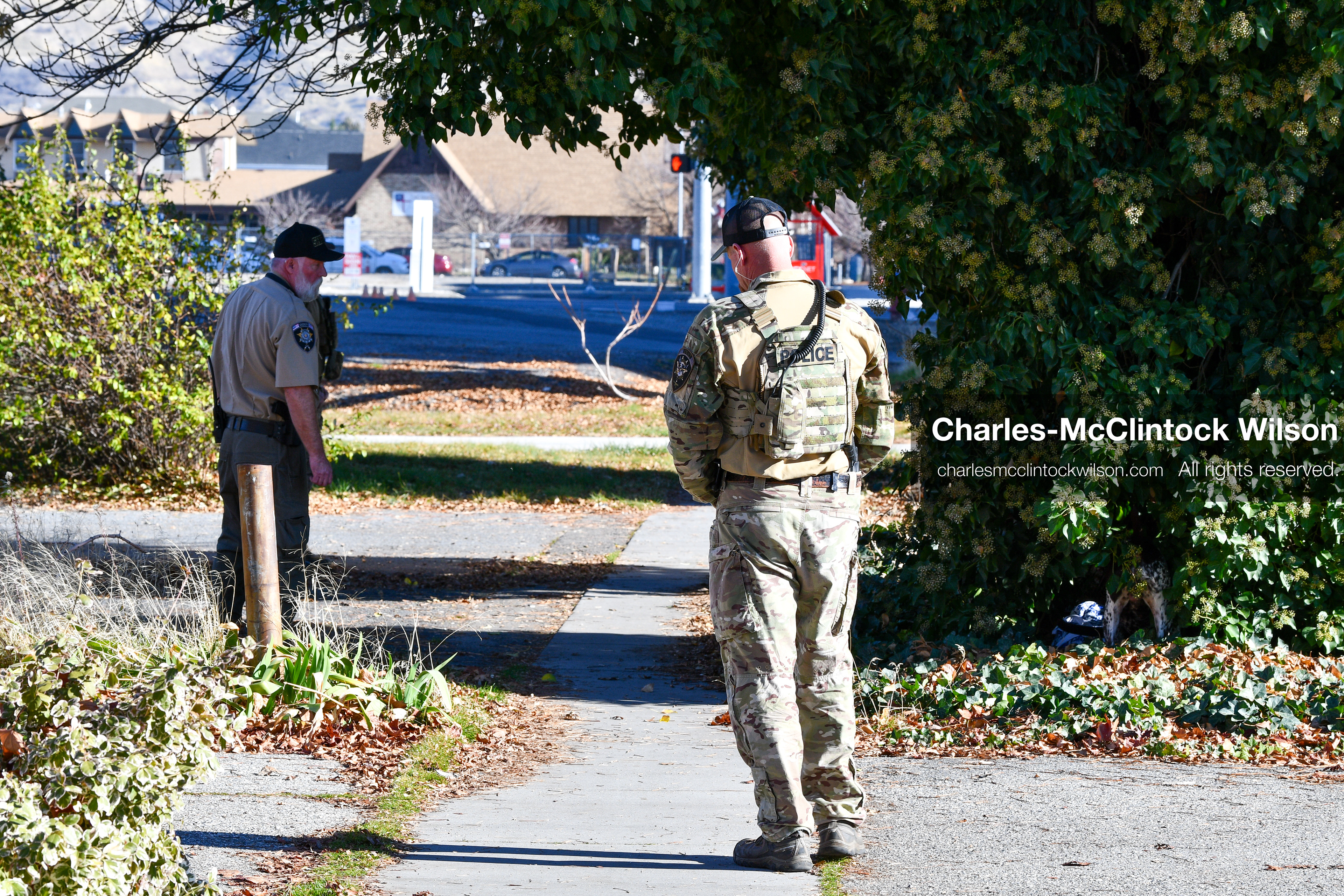 PROVO, UTAH, USA – DECEMBER 11, 2025: Police officers investigate a suspicious package with a K‑9 unit near the Fourth District Court in Provo during the first in‑person court appearance of Tyler Robinson in the Charlie Kirk murder case. (Credit Image: © Charles‑McClintock Wilson/ZUMA Press Wire)
